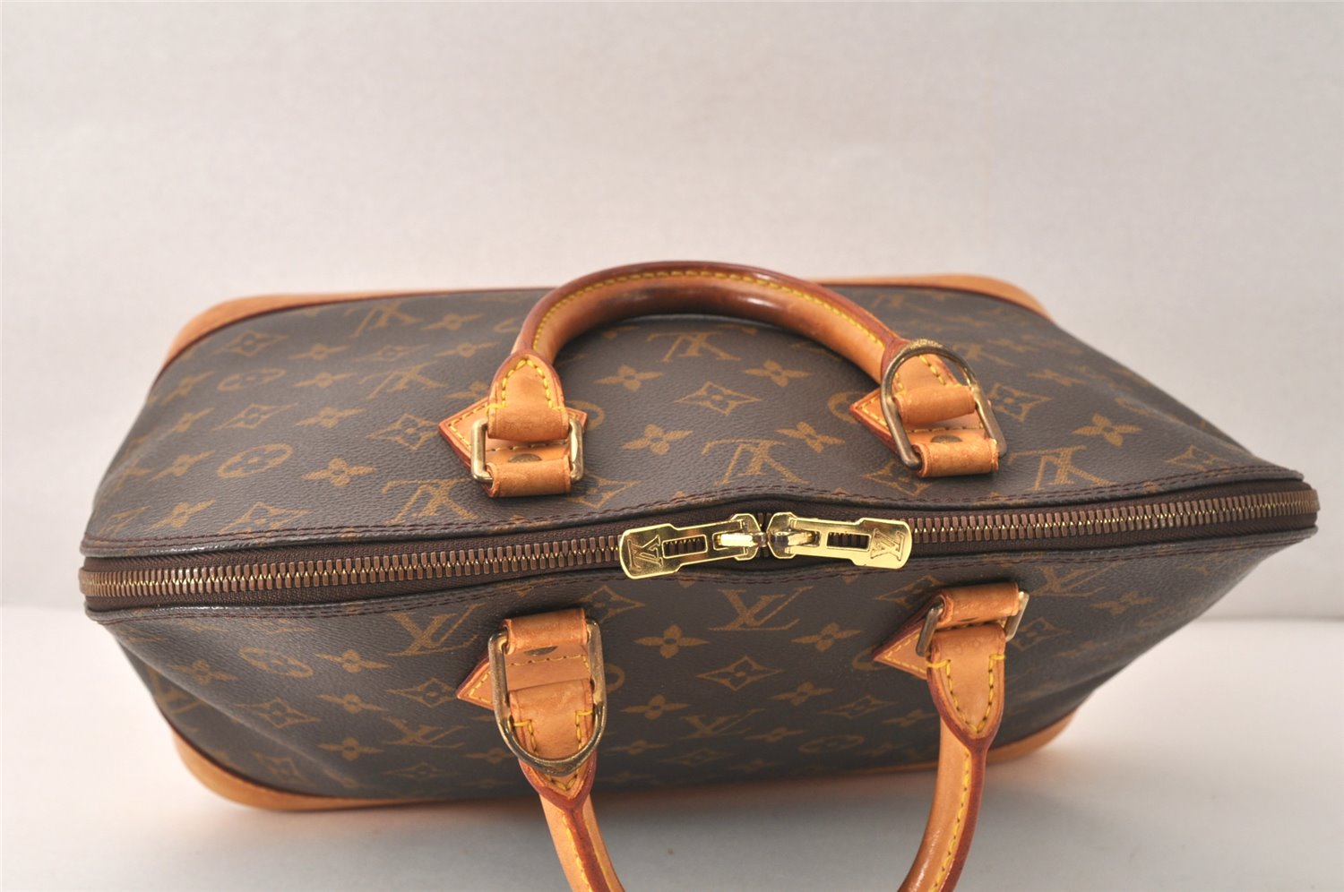 Authentic Louis Vuitton Monogram Alma Hand Bag Purse M51130 LV 5381K