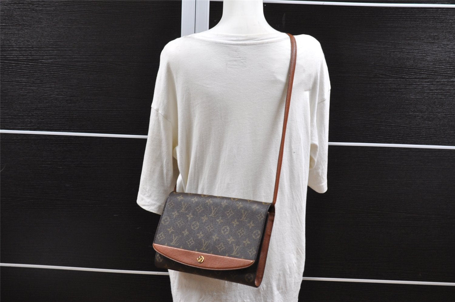 Authentic Louis Vuitton Monogram Bordeaux M51797 2Way Shoulder Clutch Bag 5382I