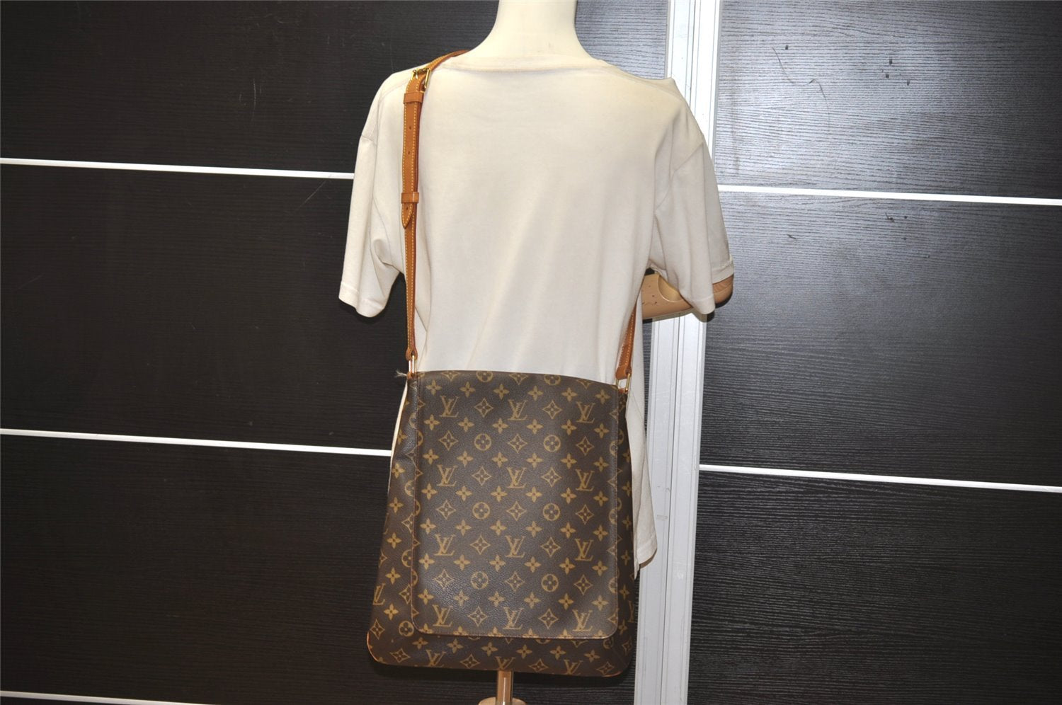Authentic Louis Vuitton Monogram Musette Shoulder Cross Body Bag M51256 LV 5383J