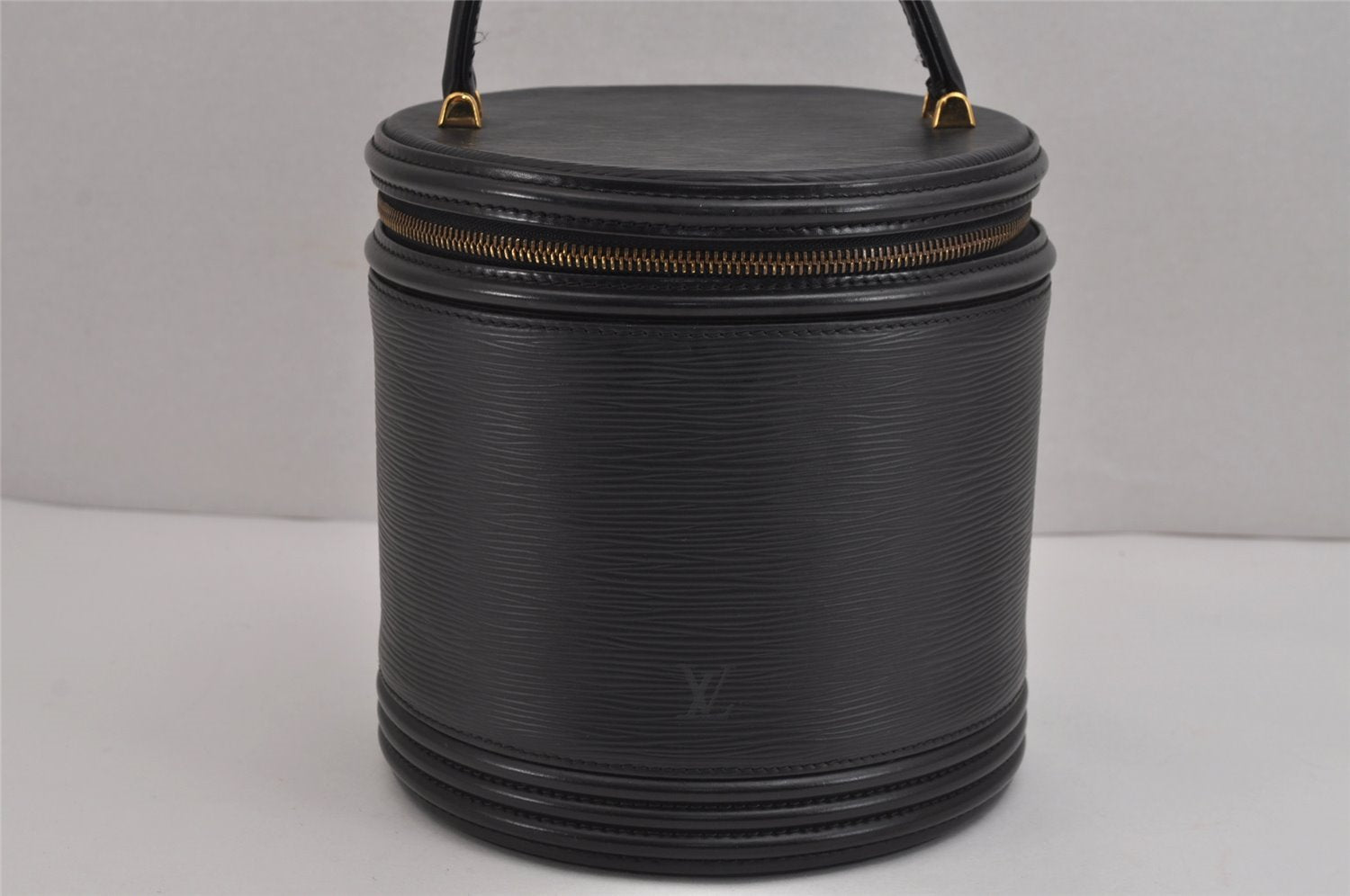 Authentic Louis Vuitton Epi Cannes Cosmetic Hand Bag Purse Black M48032 LV 5393J