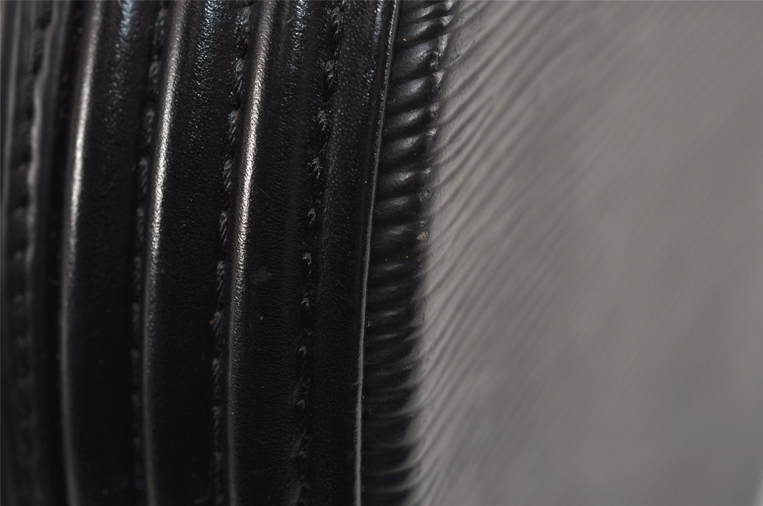 Authentic Louis Vuitton Epi Cannes Cosmetic Hand Bag Purse Black M48032 LV 5393J