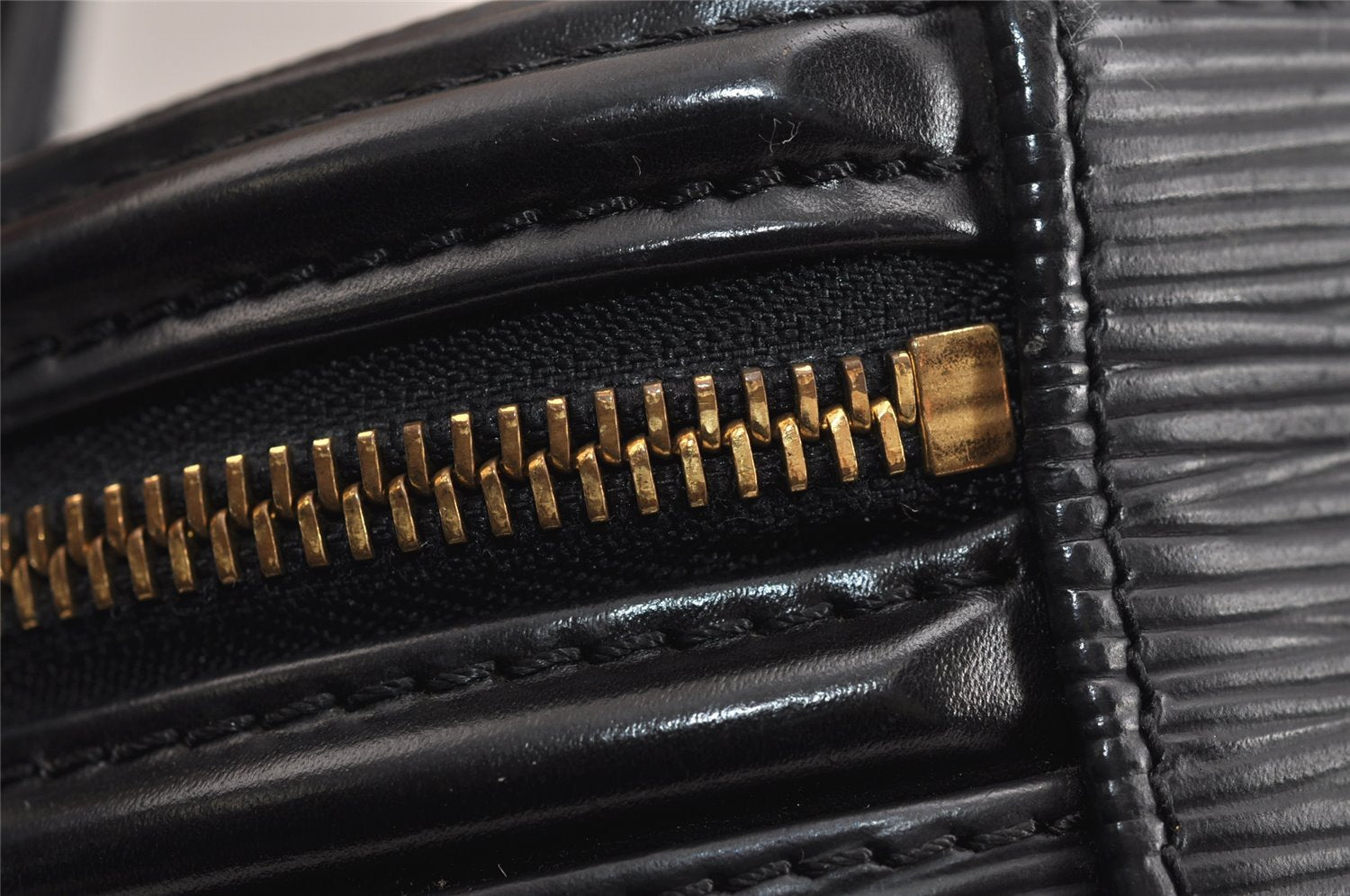 Authentic Louis Vuitton Epi Cannes Cosmetic Hand Bag Purse Black M48032 LV 5393J