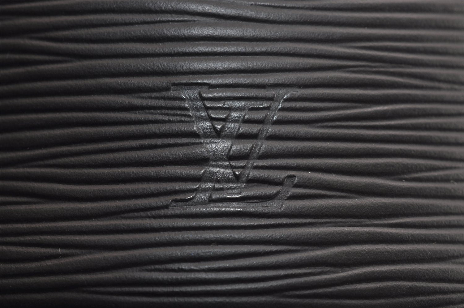 Authentic Louis Vuitton Epi Cannes Cosmetic Hand Bag Purse Black M48032 LV 5393J