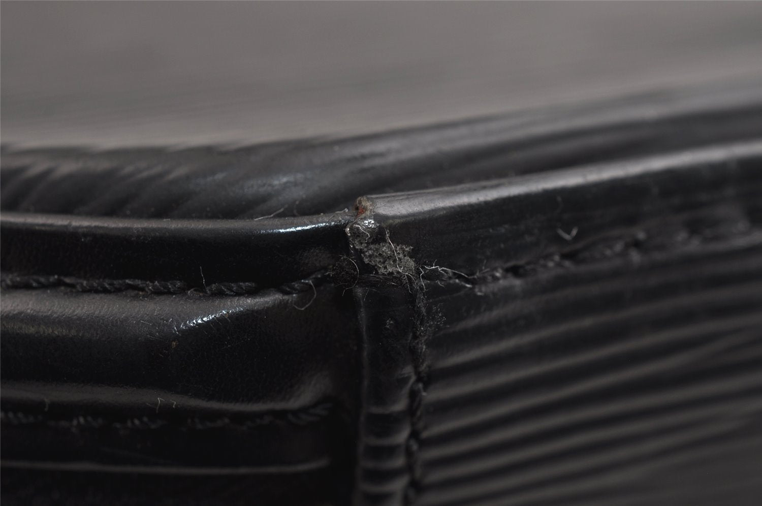 Authentic Louis Vuitton Epi Cannes Cosmetic Hand Bag Purse Black M48032 LV 5393J