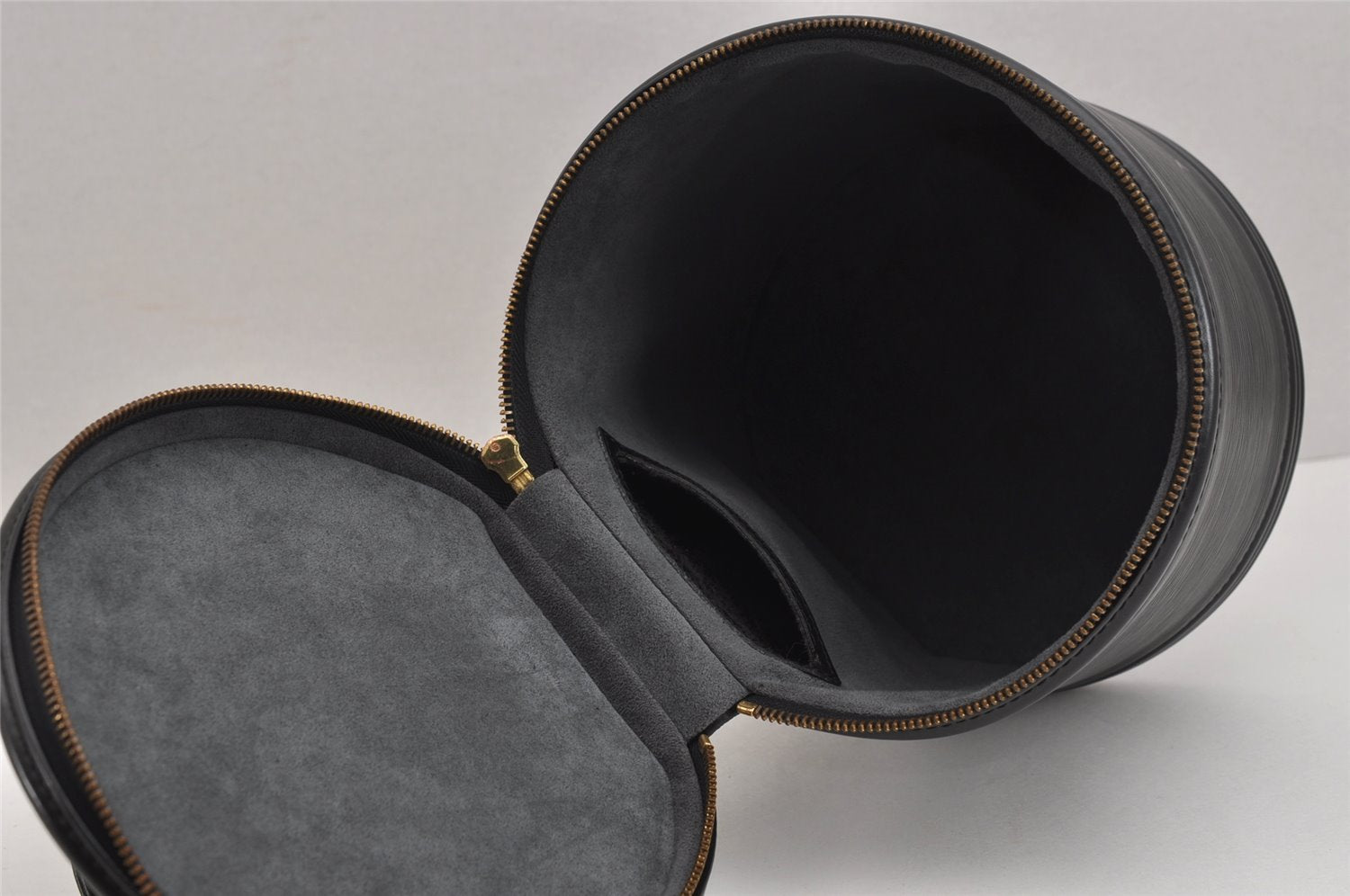 Authentic Louis Vuitton Epi Cannes Cosmetic Hand Bag Purse Black M48032 LV 5393J