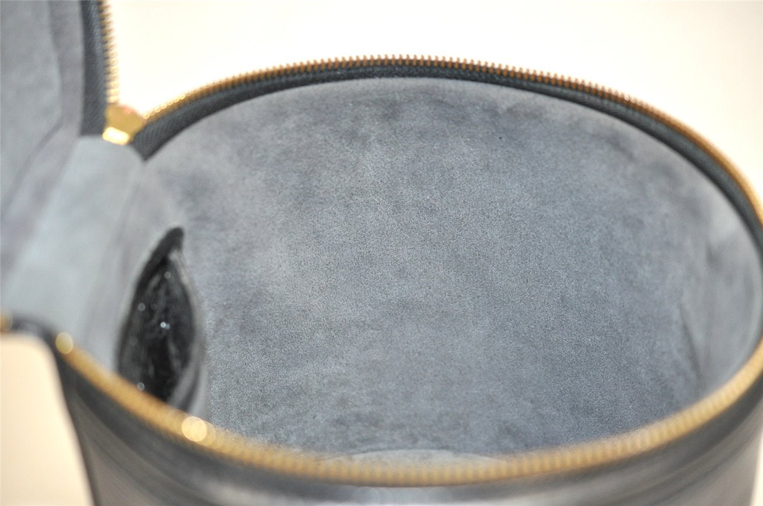 Authentic Louis Vuitton Epi Cannes Cosmetic Hand Bag Purse Black M48032 LV 5393J