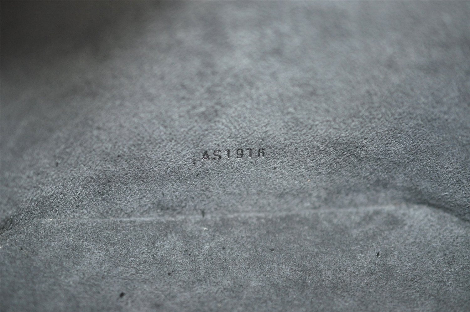 Authentic Louis Vuitton Epi Cannes Cosmetic Hand Bag Purse Black M48032 LV 5393J