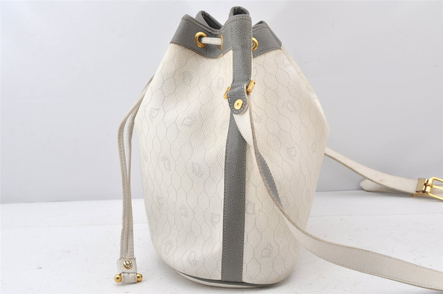 Auth Christian Dior Honeycomb Shoulder Drawstring Bag PVC Leather White 5393K