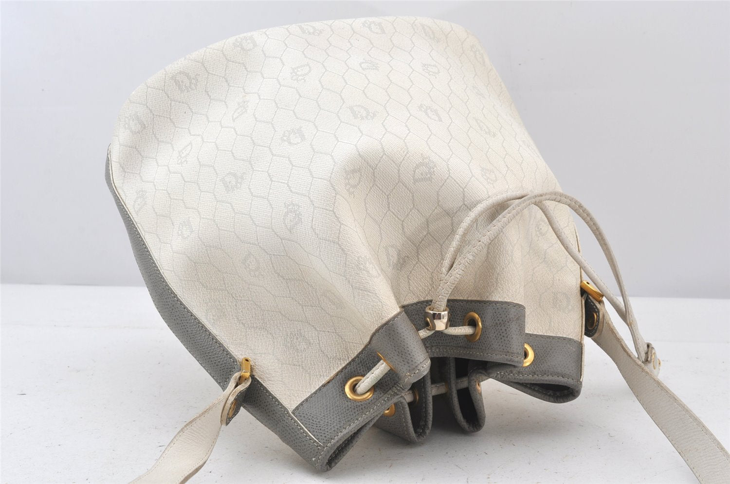 Auth Christian Dior Honeycomb Shoulder Drawstring Bag PVC Leather White 5393K