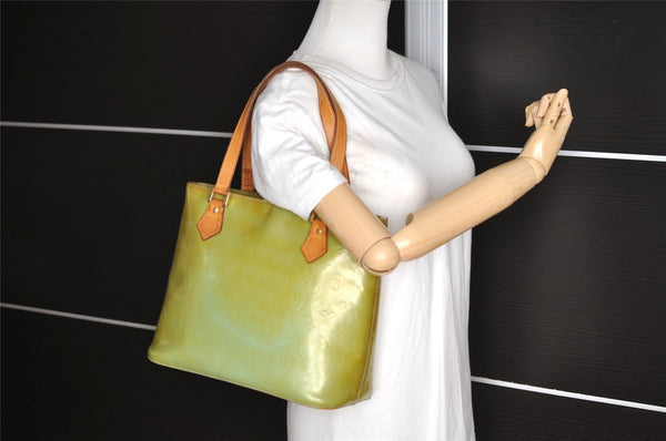 Authentic Louis Vuitton Vernis Houston Shoulder Bag Light Green M91005 LV 5395I