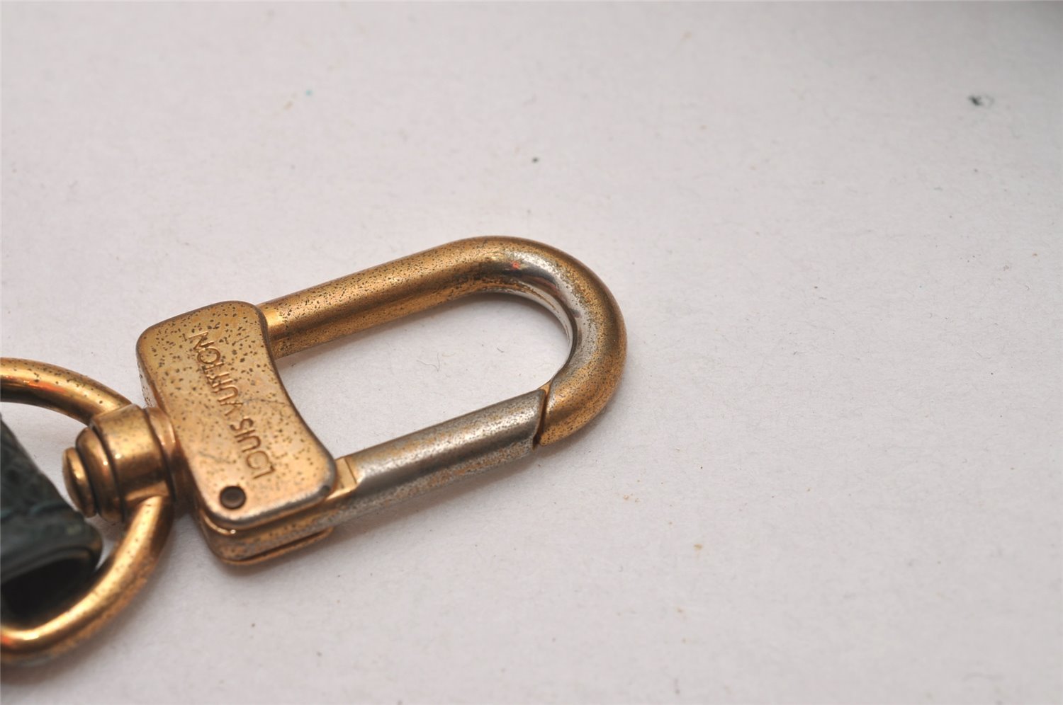 Authentic Louis Vuitton Taiga Baikal Clutch Bag Green M30184 LV 5396I