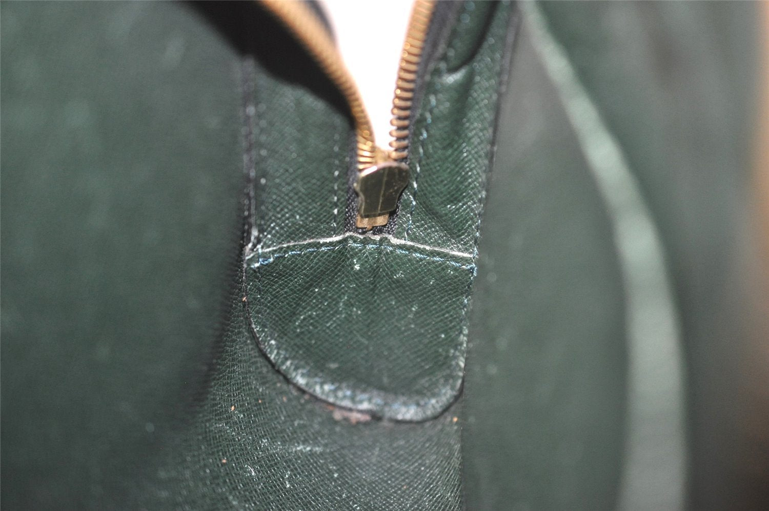 Authentic Louis Vuitton Taiga Baikal Clutch Bag Green M30184 LV 5396I