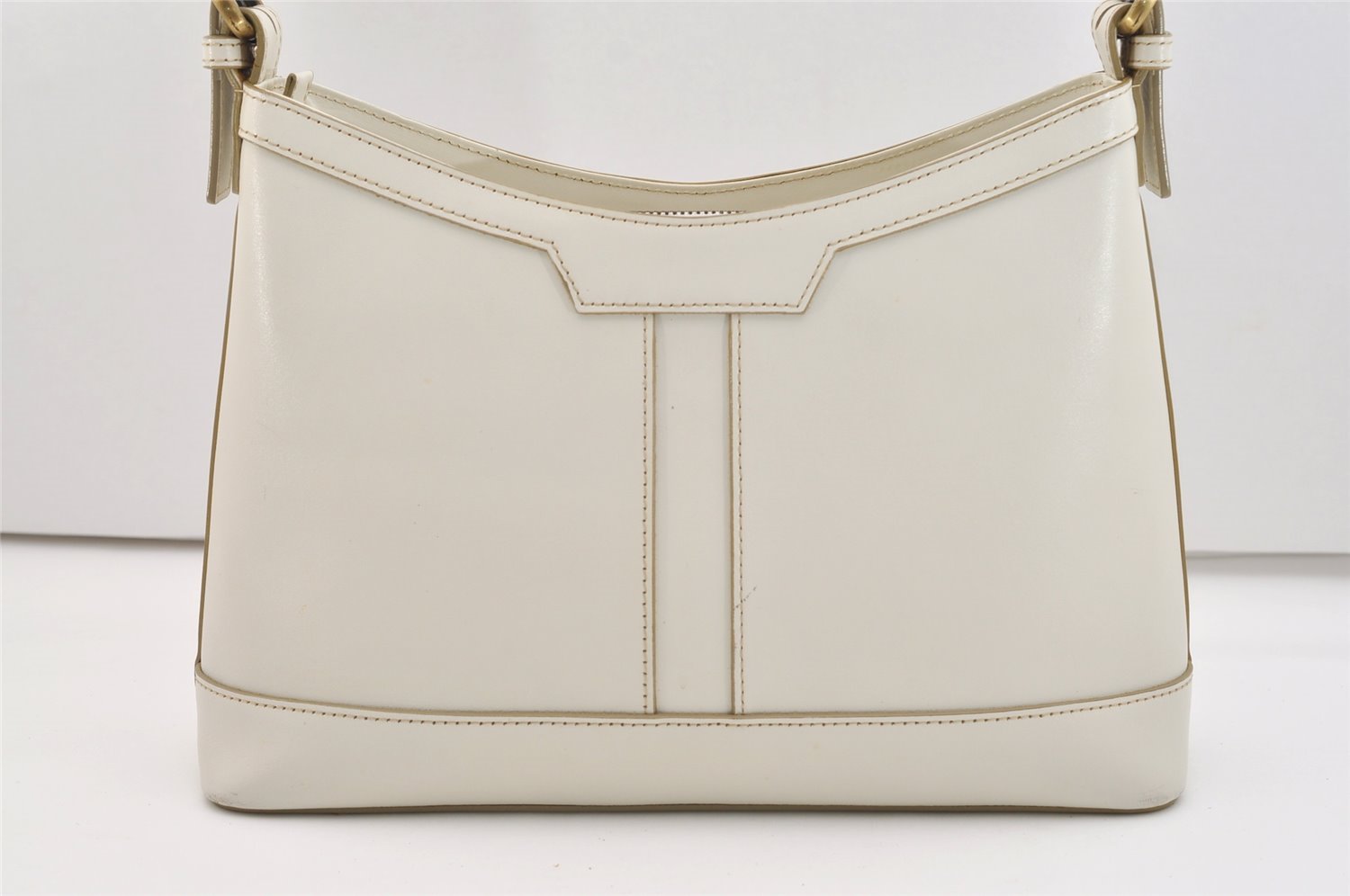 Authentic BURBERRY Vintage Leather Shoulder Hand Bag White 5397J