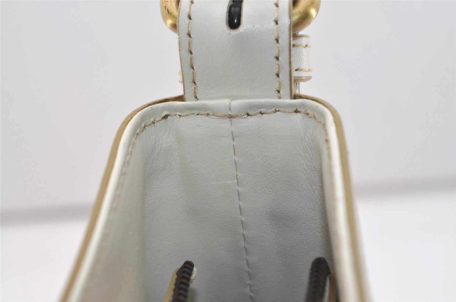 Authentic BURBERRY Vintage Leather Shoulder Hand Bag White 5397J