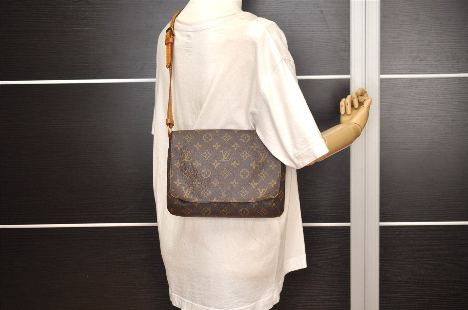 Authentic Louis Vuitton Monogram Musette Tango Shoulder Bag M51257 LV 5400J