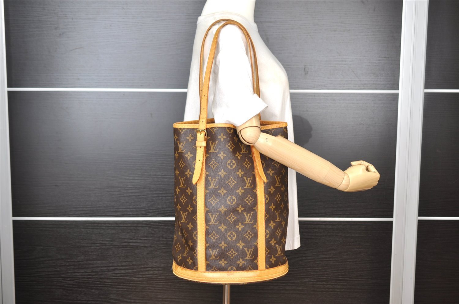 Authentic Louis Vuitton Monogram Bucket GM Shoulder Tote Bag M42236 Junk 5401I