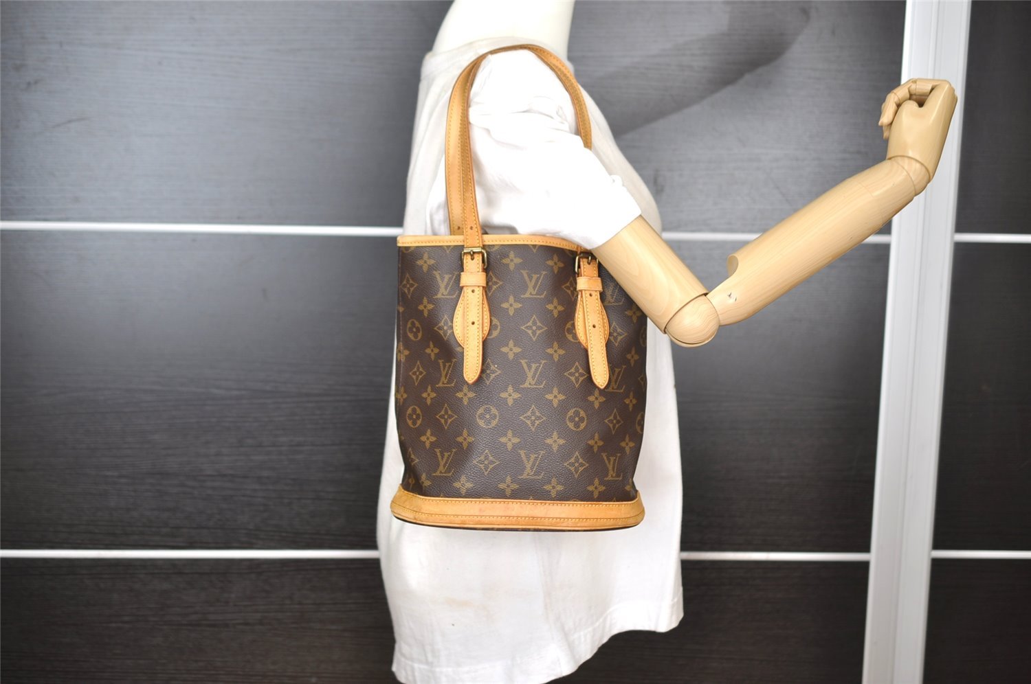 Authentic Louis Vuitton Monogram Bucket PM Shoulder Bag Old Model LV Junk 5402I