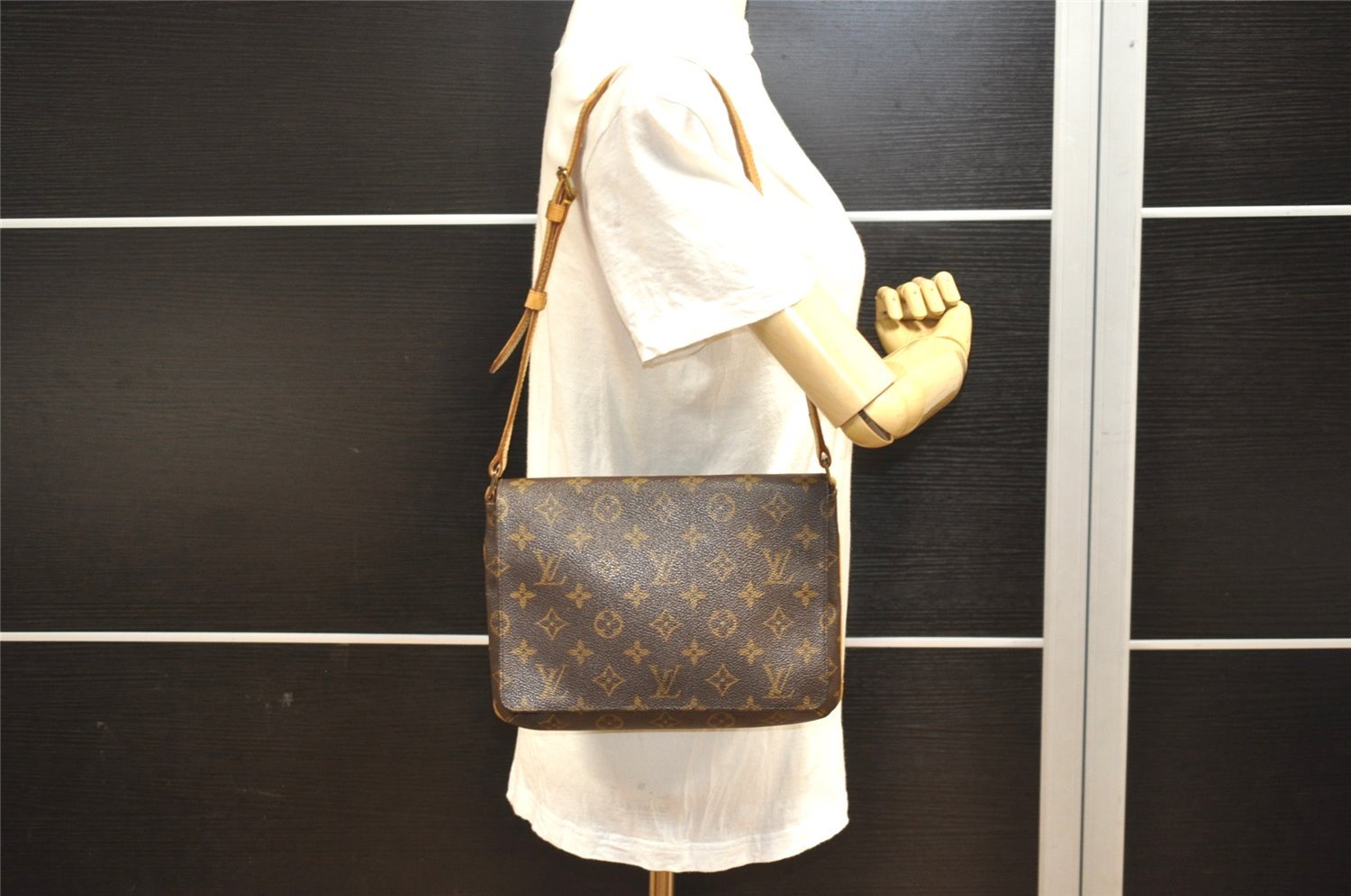 Authentic Louis Vuitton Monogram Musette Tango Shoulder Bag M51257 LV 5403I