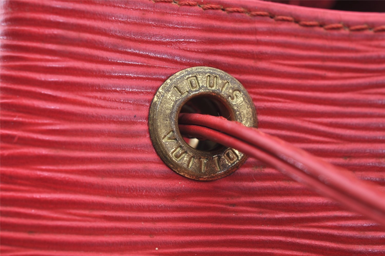 Authentic Louis Vuitton Epi Petit Noe Shoulder Drawstring Bag M44107 Red 5406I