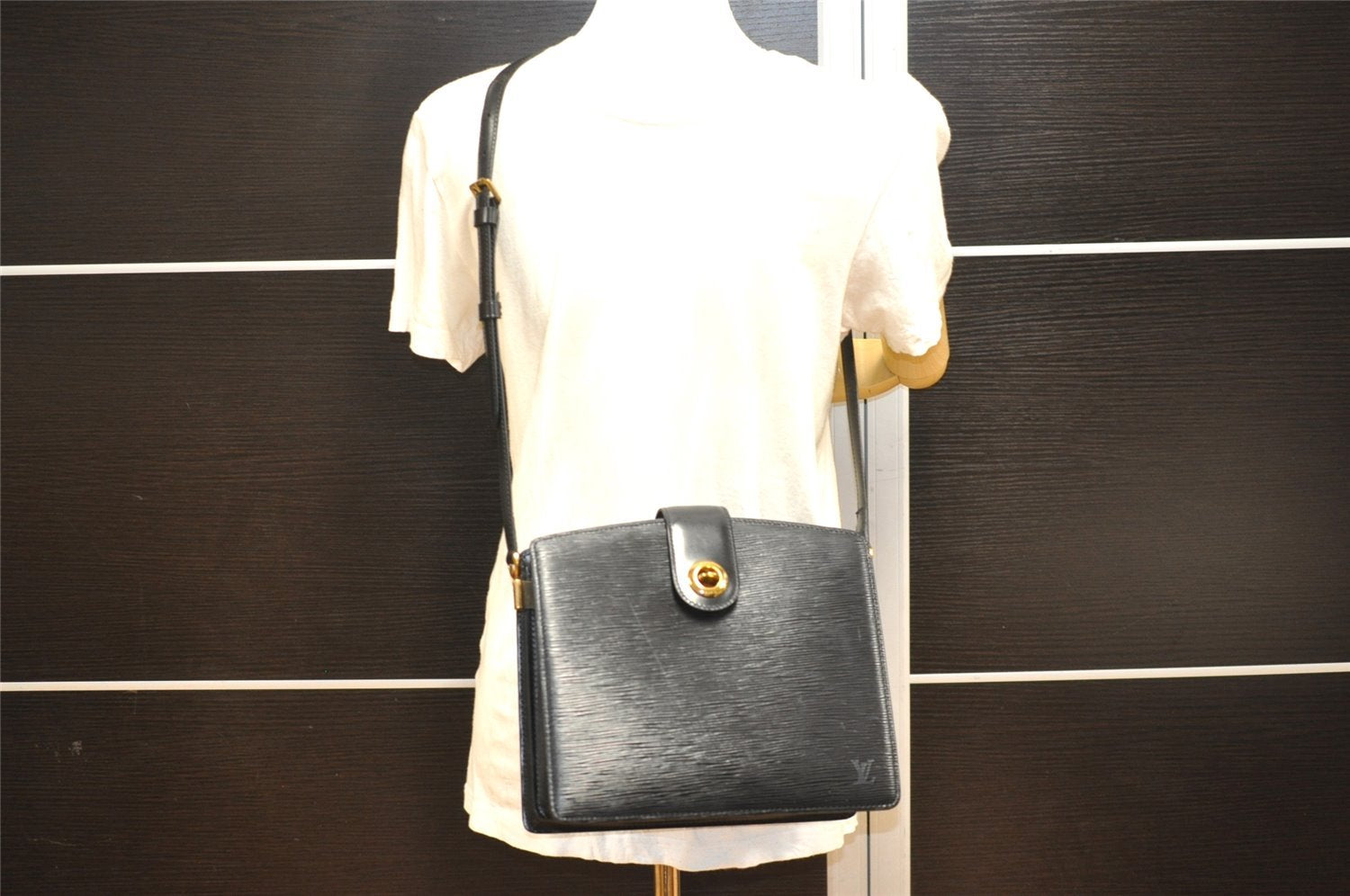 Authentic Louis Vuitton Epi Capucines Shoulder Cross Bag Black M52342 LV 5415I