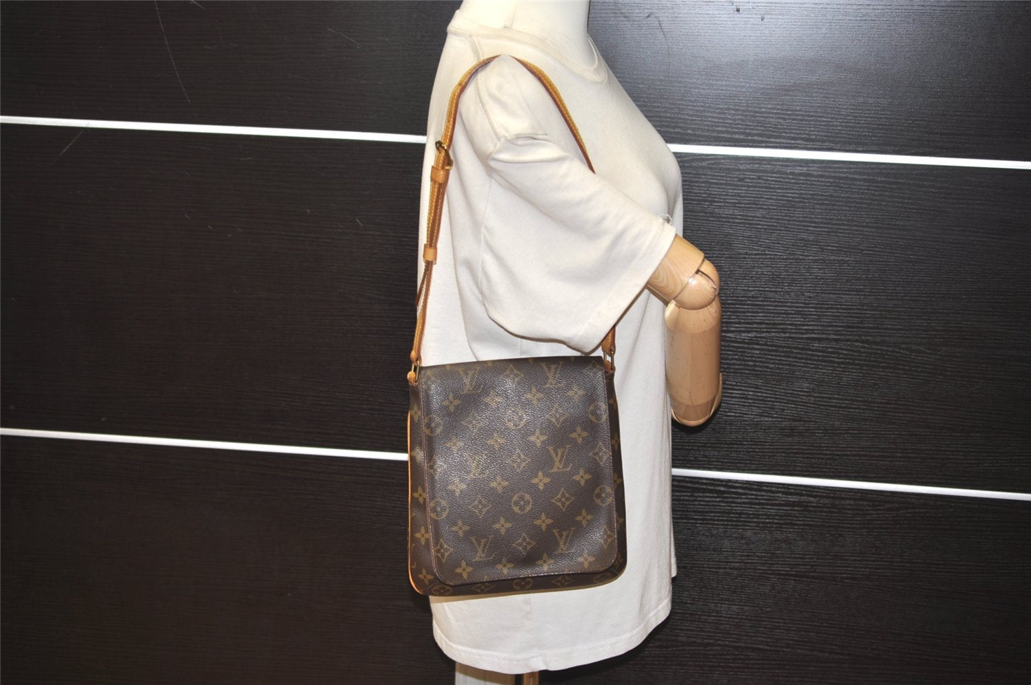 Authentic Louis Vuitton Monogram Musette Salsa Shoulder Bag Purse LV 5415J