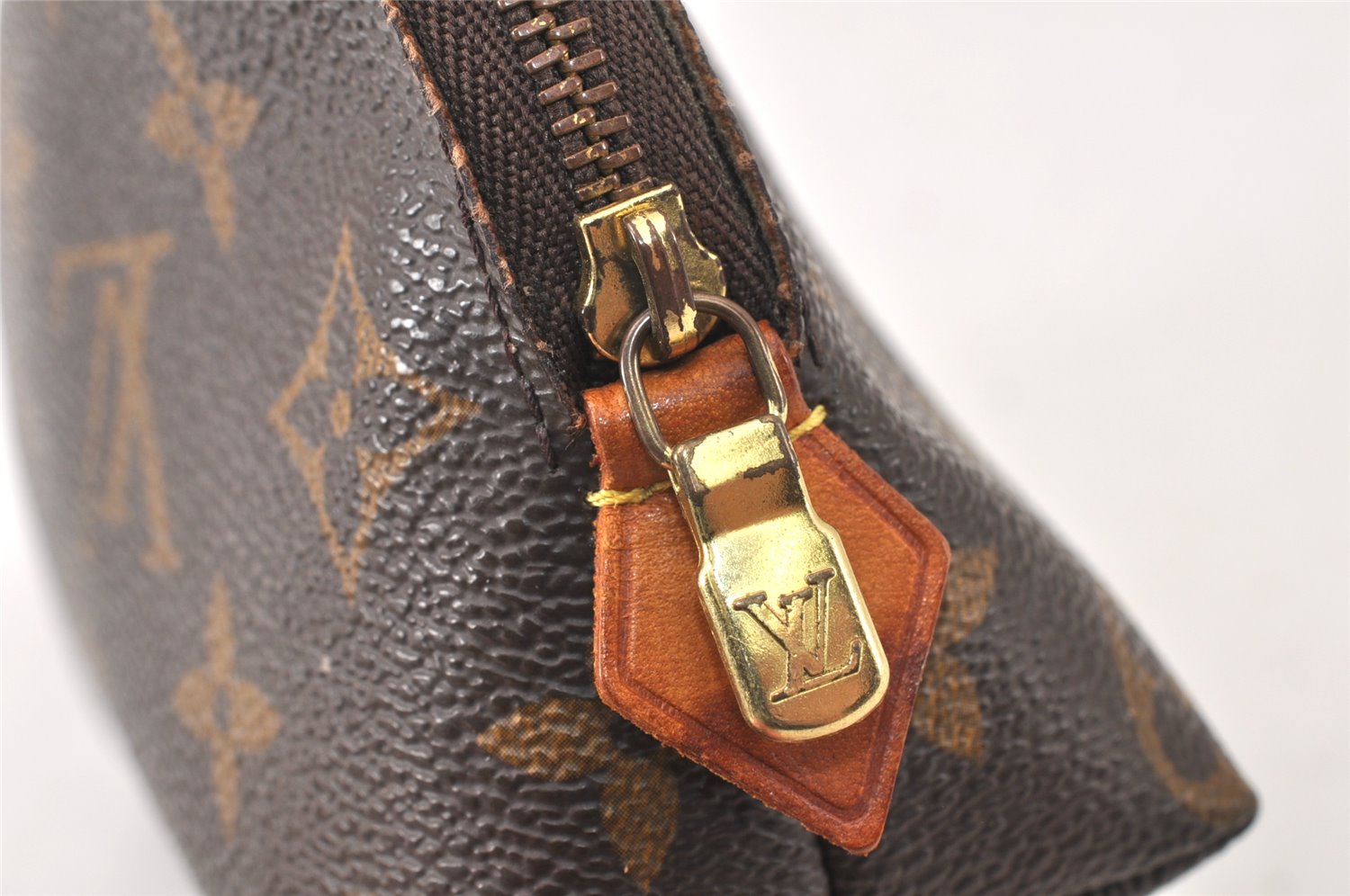 Authentic Louis Vuitton Monogram Pochette Cosmetic Pouch M47515 LV Junk 5415K