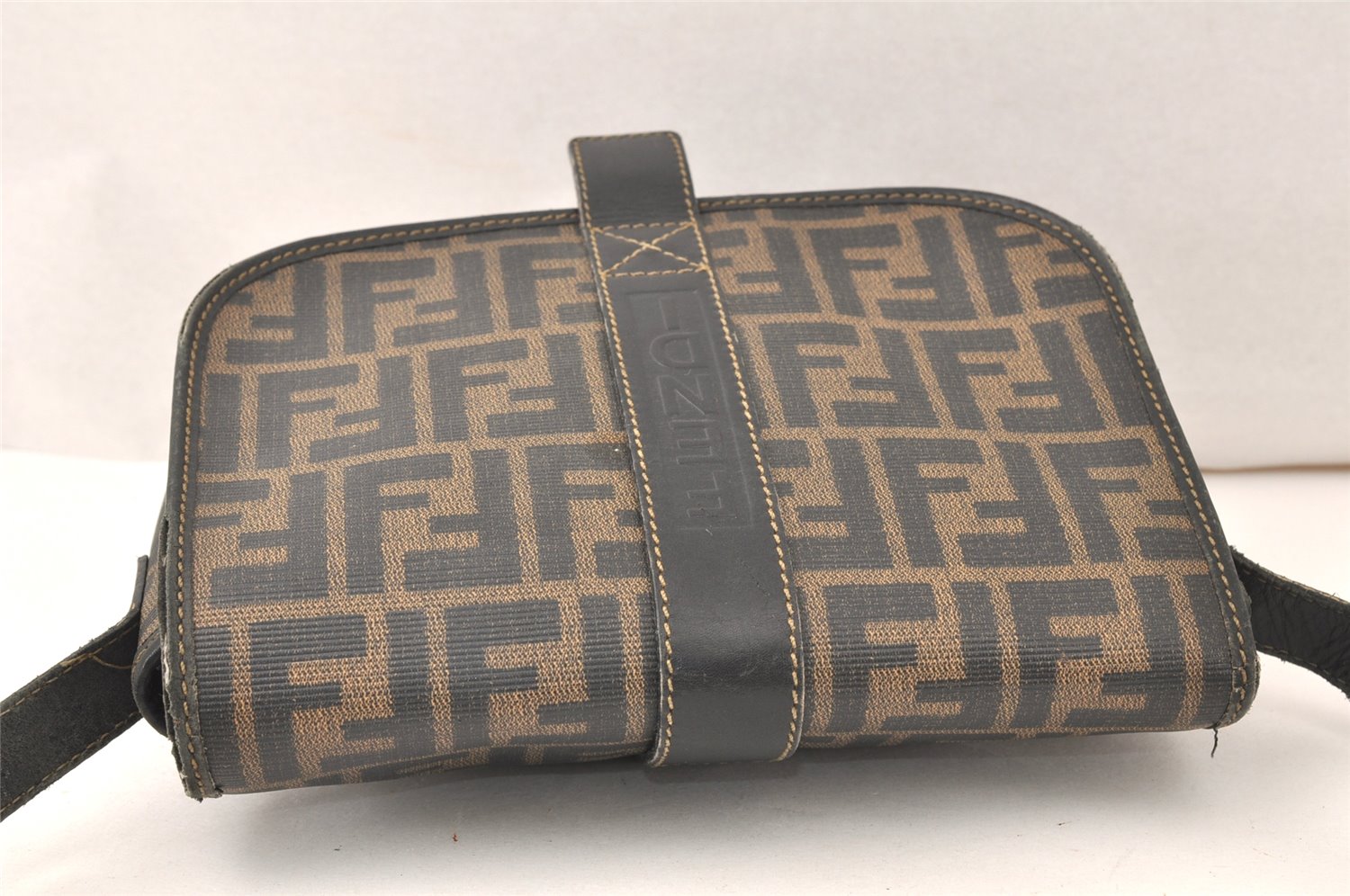 Authentic FENDI Zucca Shoulder Cross Body Bag Purse PVC Leather Brown 5416K