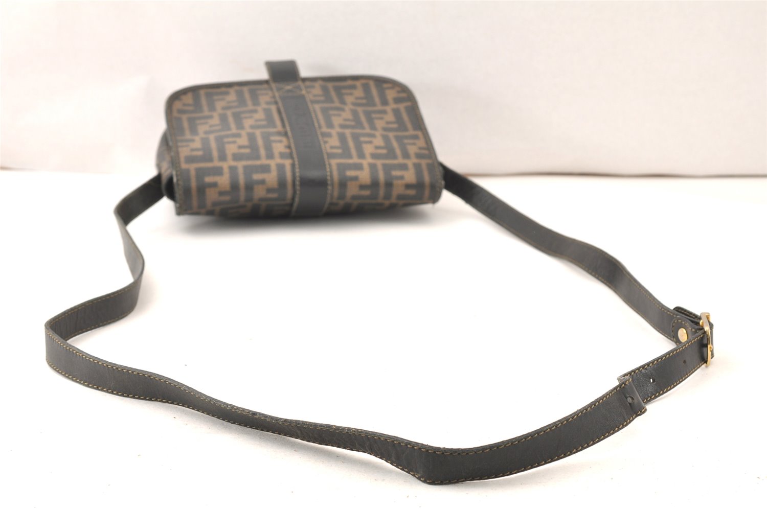 Authentic FENDI Zucca Shoulder Cross Body Bag Purse PVC Leather Brown 5416K