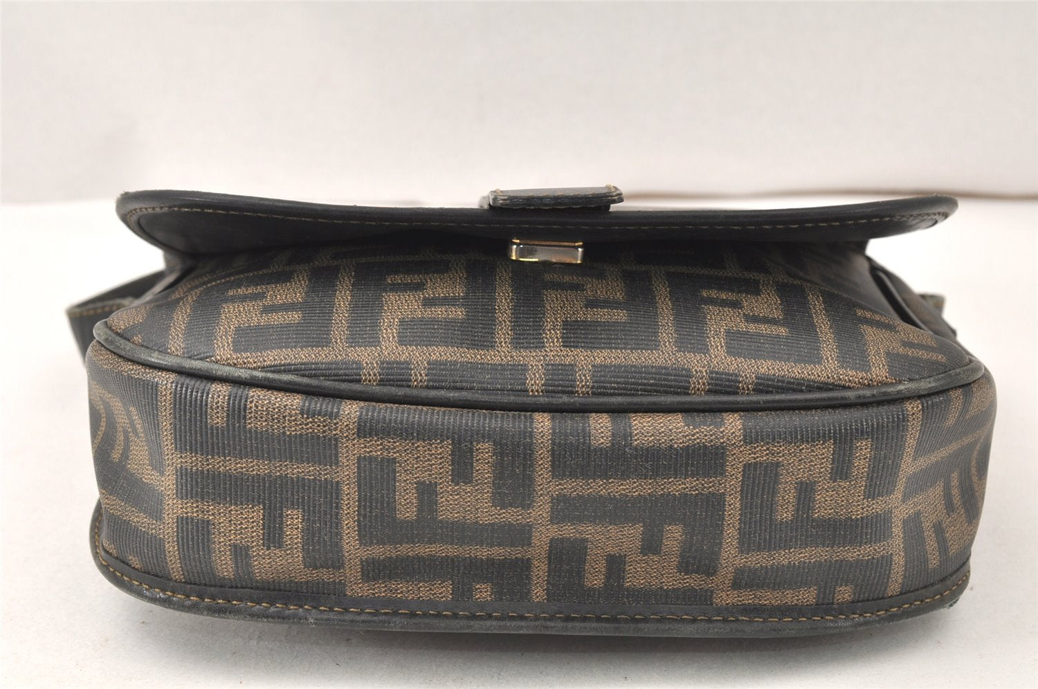 Authentic FENDI Zucca Shoulder Cross Body Bag Purse PVC Leather Brown 5416K