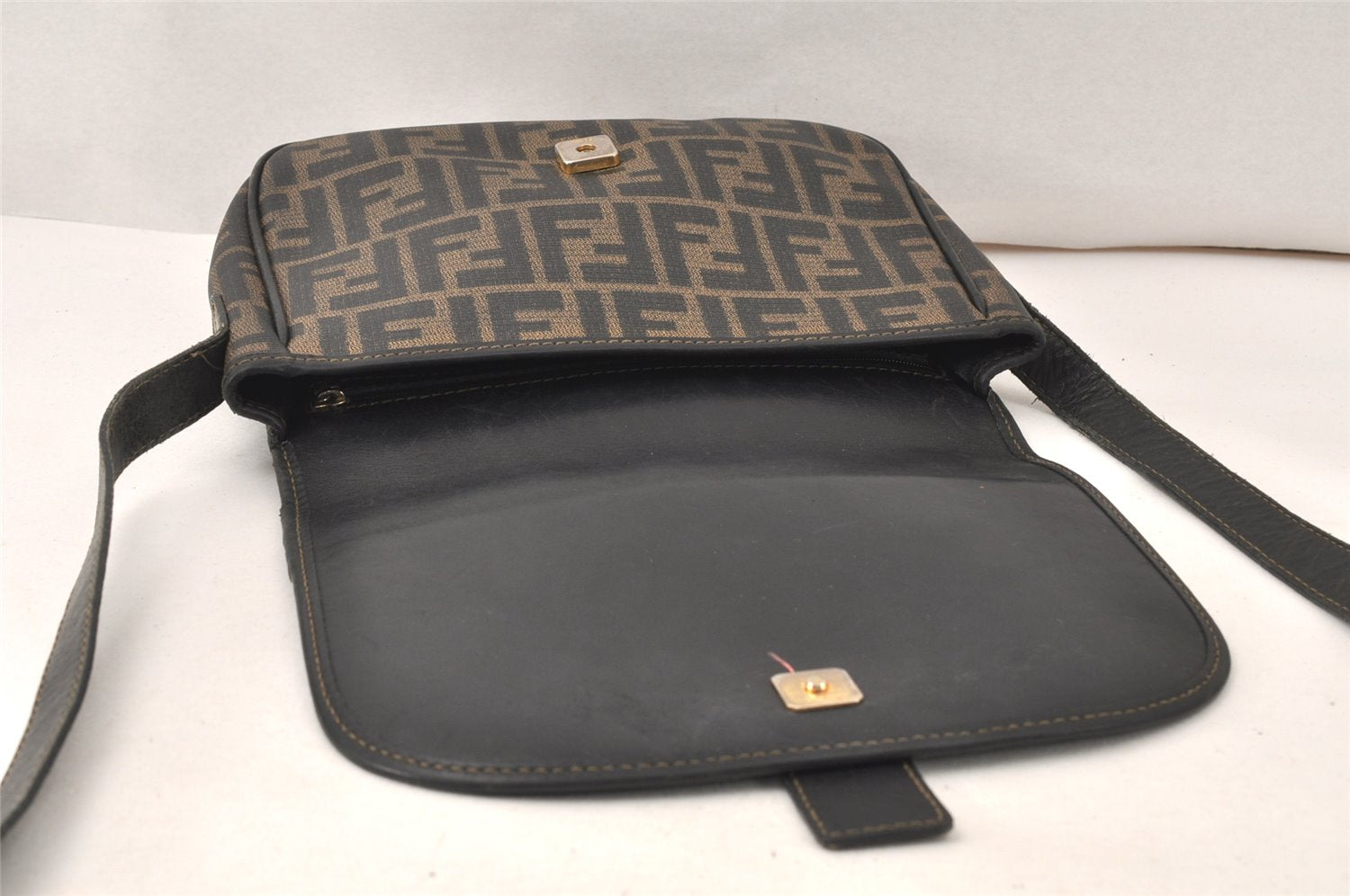 Authentic FENDI Zucca Shoulder Cross Body Bag Purse PVC Leather Brown 5416K