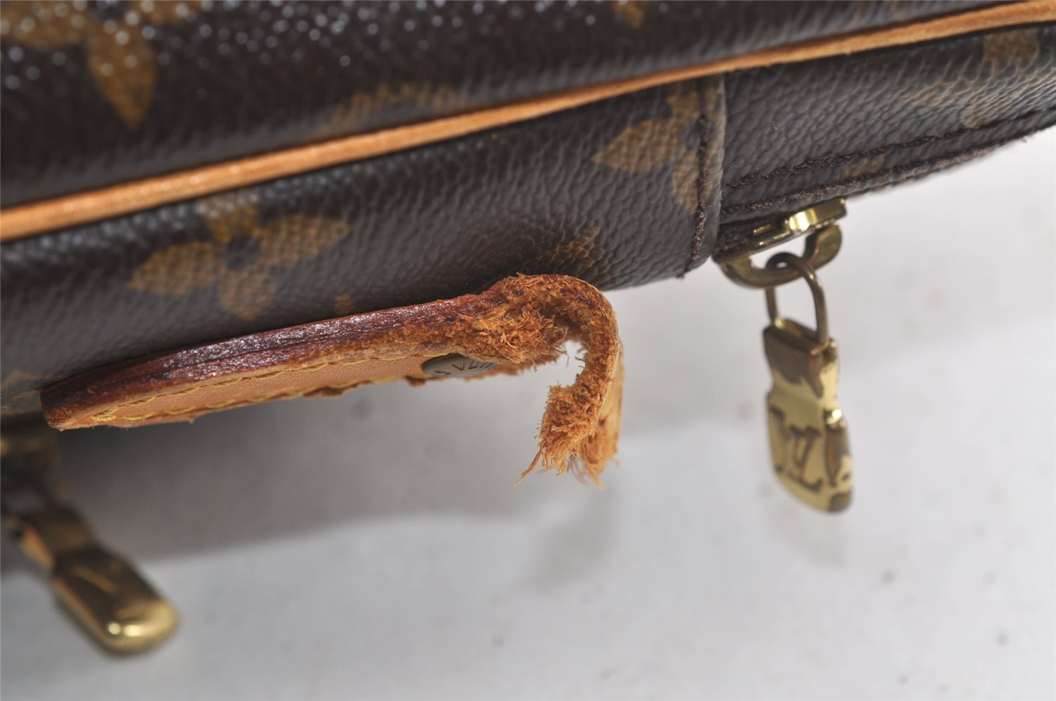 Authentic Louis Vuitton Monogram Amazone Shoulder Cross Bag M45236 LV Junk 5421K