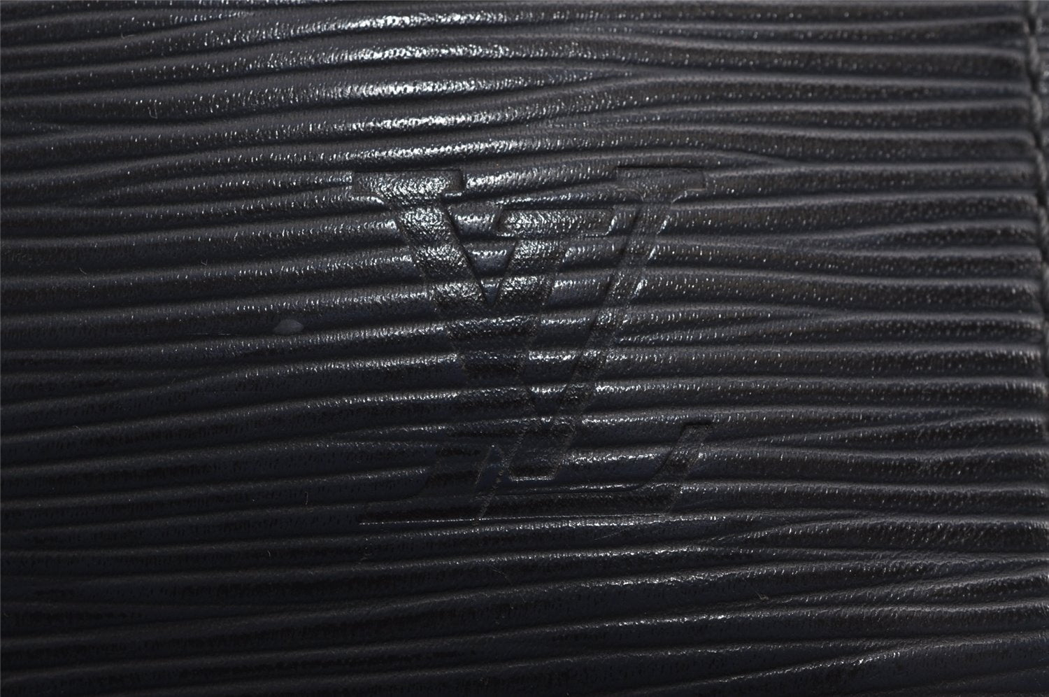 Authentic Louis Vuitton Epi Poche Toilette 26 Cosmetics Pouch M41367 Blue 5422J