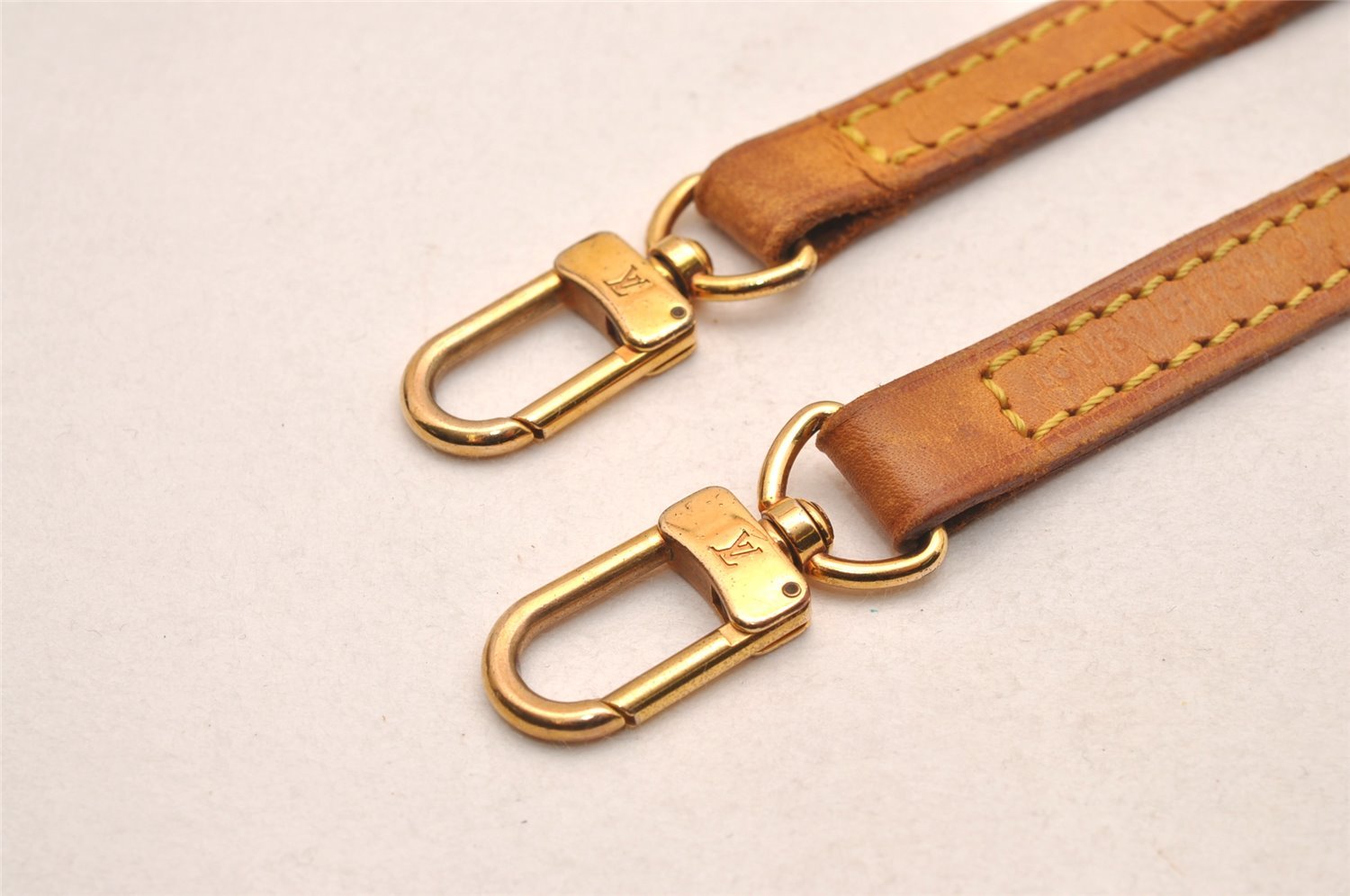 Authentic Louis Vuitton Leather Shoulder Strap Beige 48.2