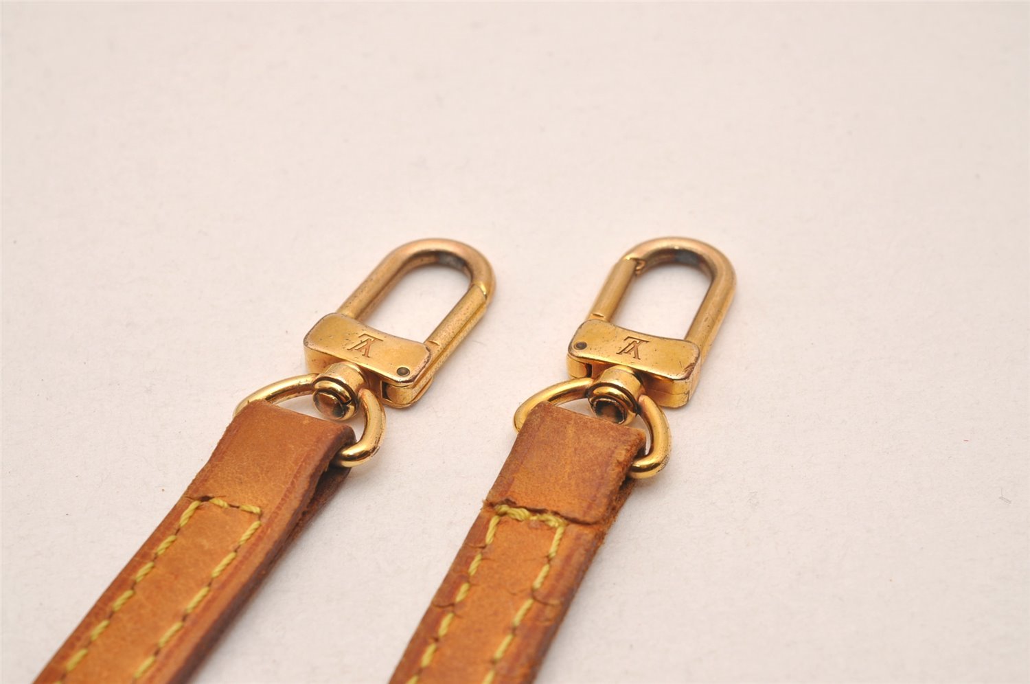 Authentic Louis Vuitton Leather Shoulder Strap Beige 48.2