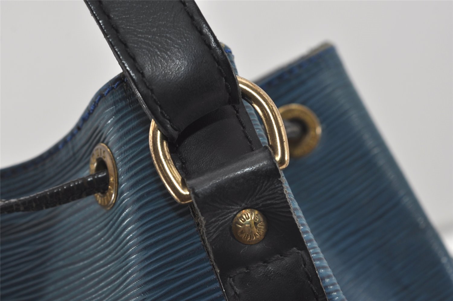 Authentic Louis Vuitton Epi Petit Noe Bi-color Blue x Black Drawstring Bag 5434I
