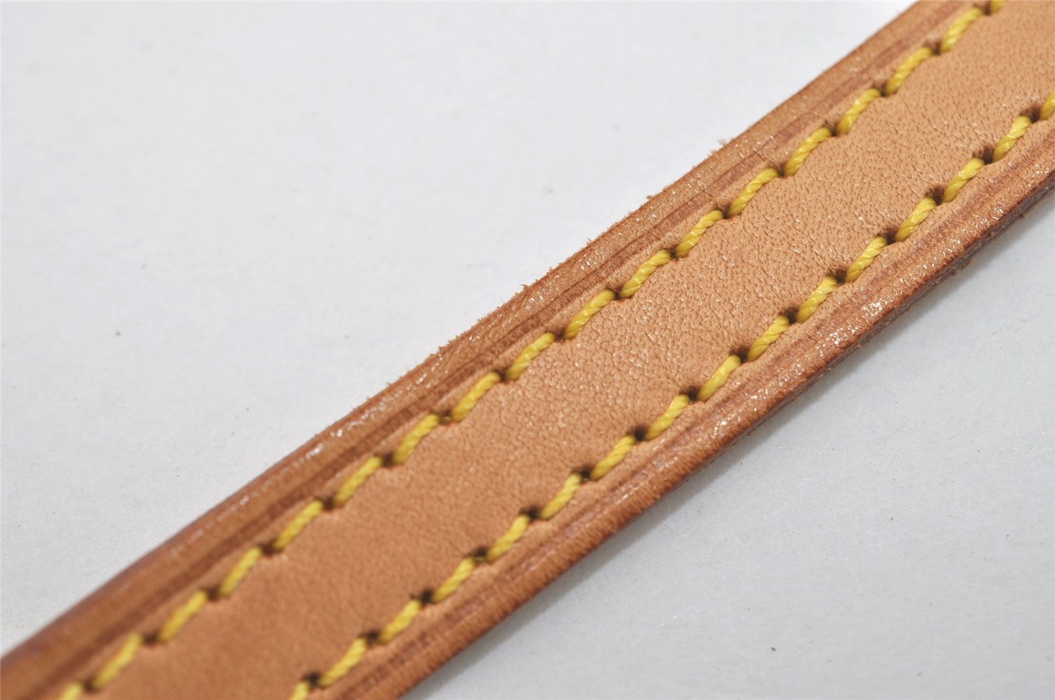 Authentic Louis Vuitton Leather Shoulder Strap Beige 47.6