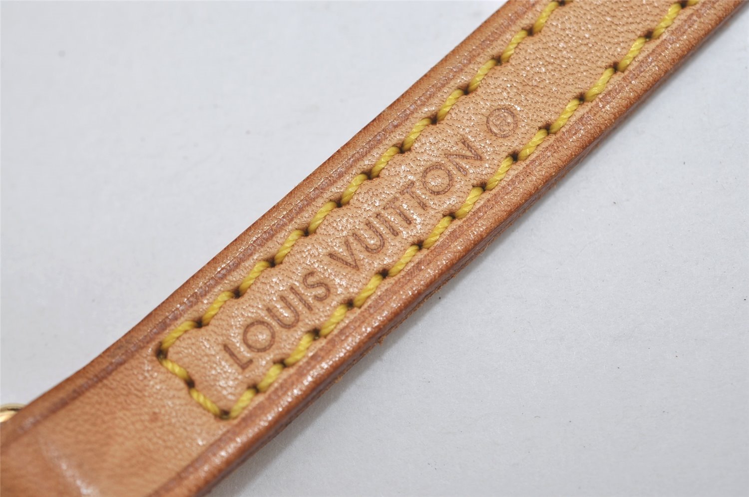 Authentic Louis Vuitton Leather Shoulder Strap Beige 47.6