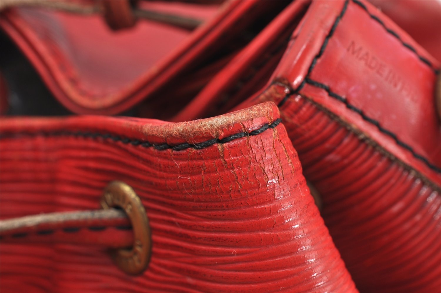 Authentic Louis Vuitton Epi Petit Noe Shoulder Drawstring Bag M44107 Red 5453I