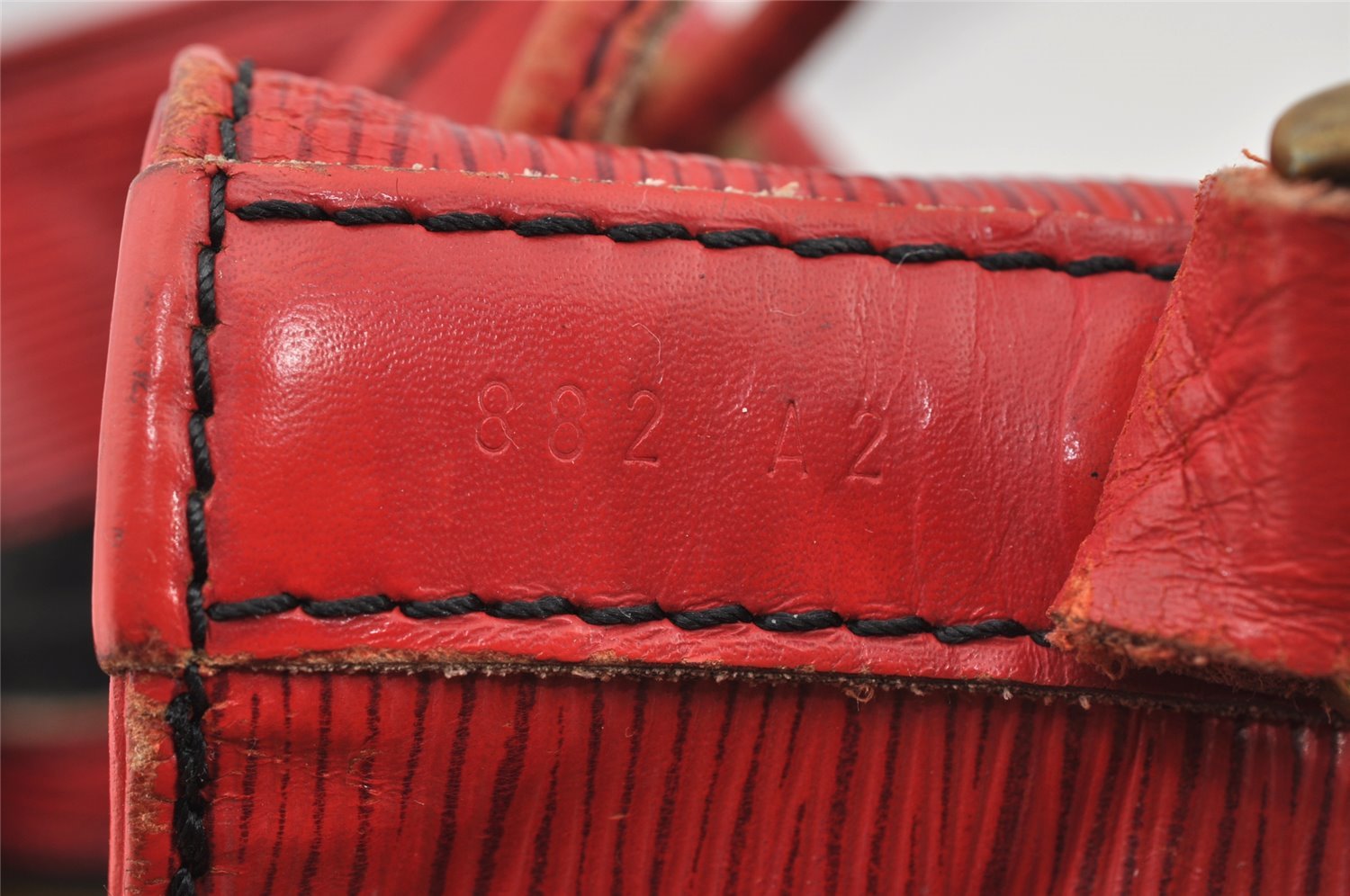 Authentic Louis Vuitton Epi Petit Noe Shoulder Drawstring Bag M44107 Red 5453I