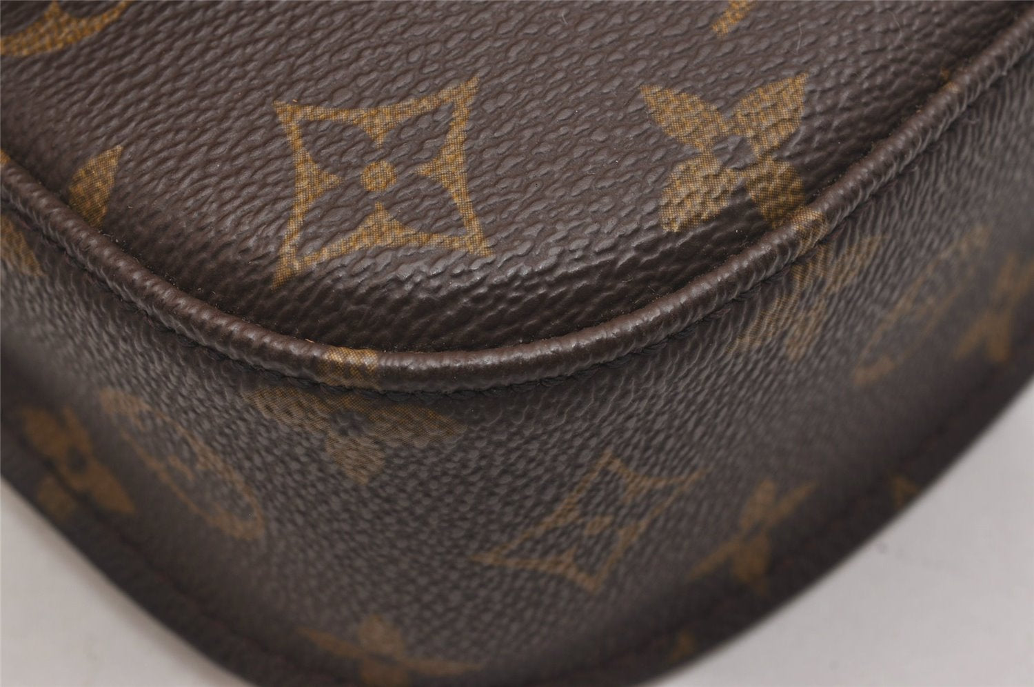 Authentic Louis Vuitton Monogram Saint Cloud MM M51243 Shoulder Bag Junk 5462J