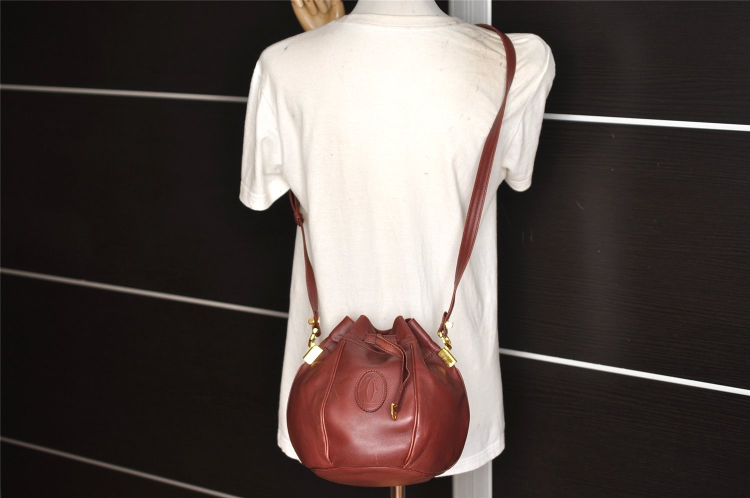 Authentic Cartier Must de Cartier Leather Shoulder Drawstring Bag Bordeaux 5468K