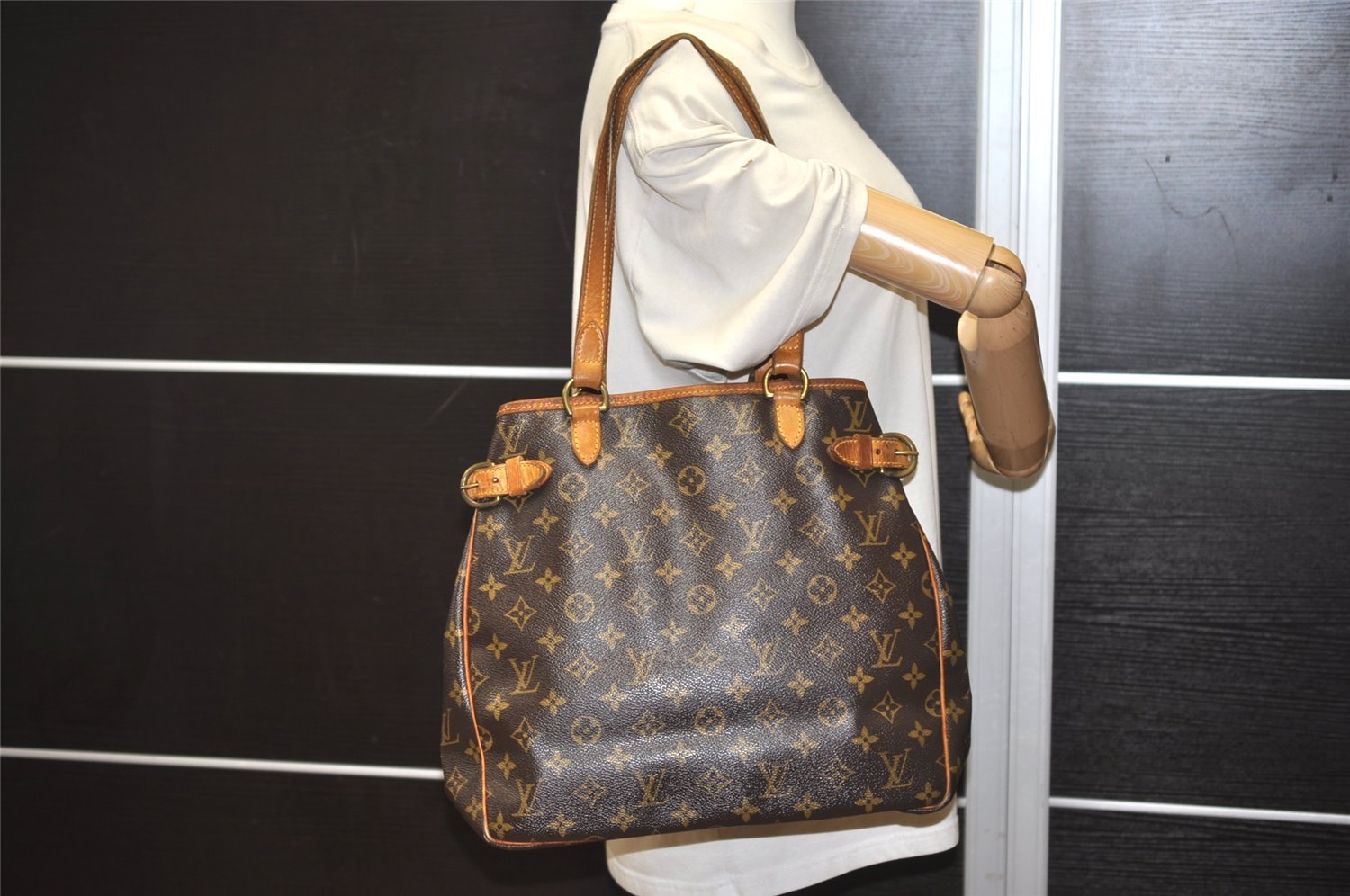 Authentic Louis Vuitton Monogram Batignolles Vertical Tote Bag M51153 LV 5478J