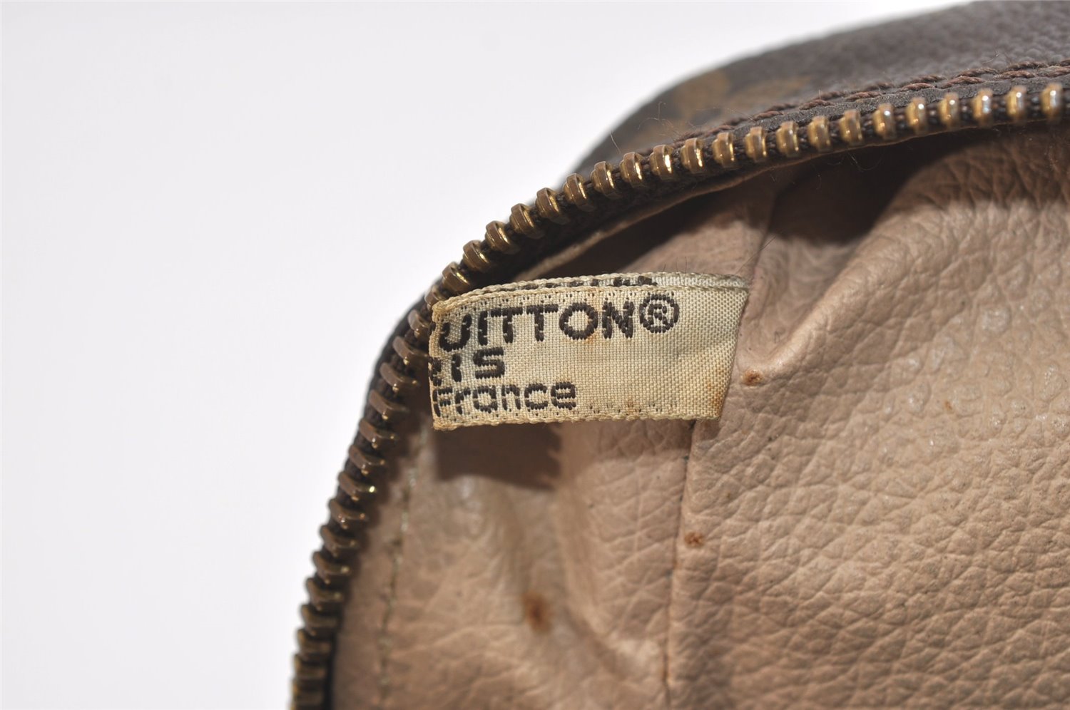 Auth Louis Vuitton Monogram Trousse Toilette 28 Clutch Hand Bag M47522 LV 5484J