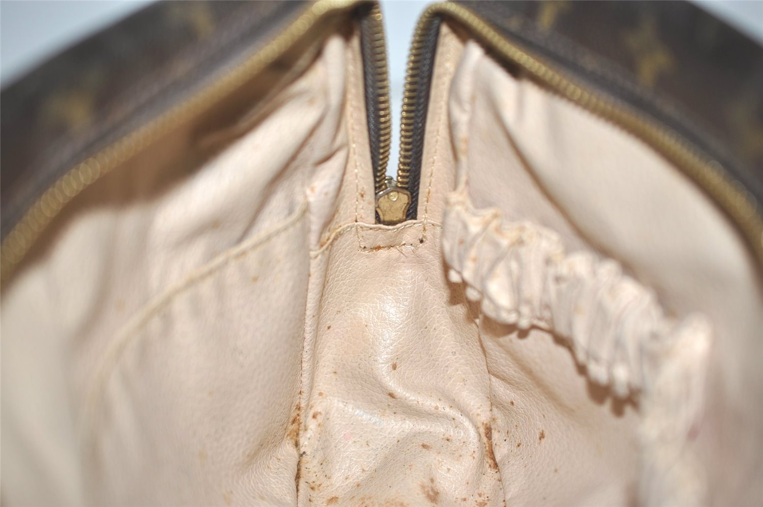 Auth Louis Vuitton Monogram Trousse Toilette 28 Clutch Hand Bag M47522 LV 5484J