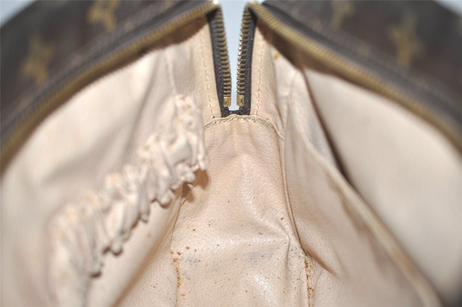 Auth Louis Vuitton Monogram Trousse Toilette 28 Clutch Hand Bag M47522 LV 5484J