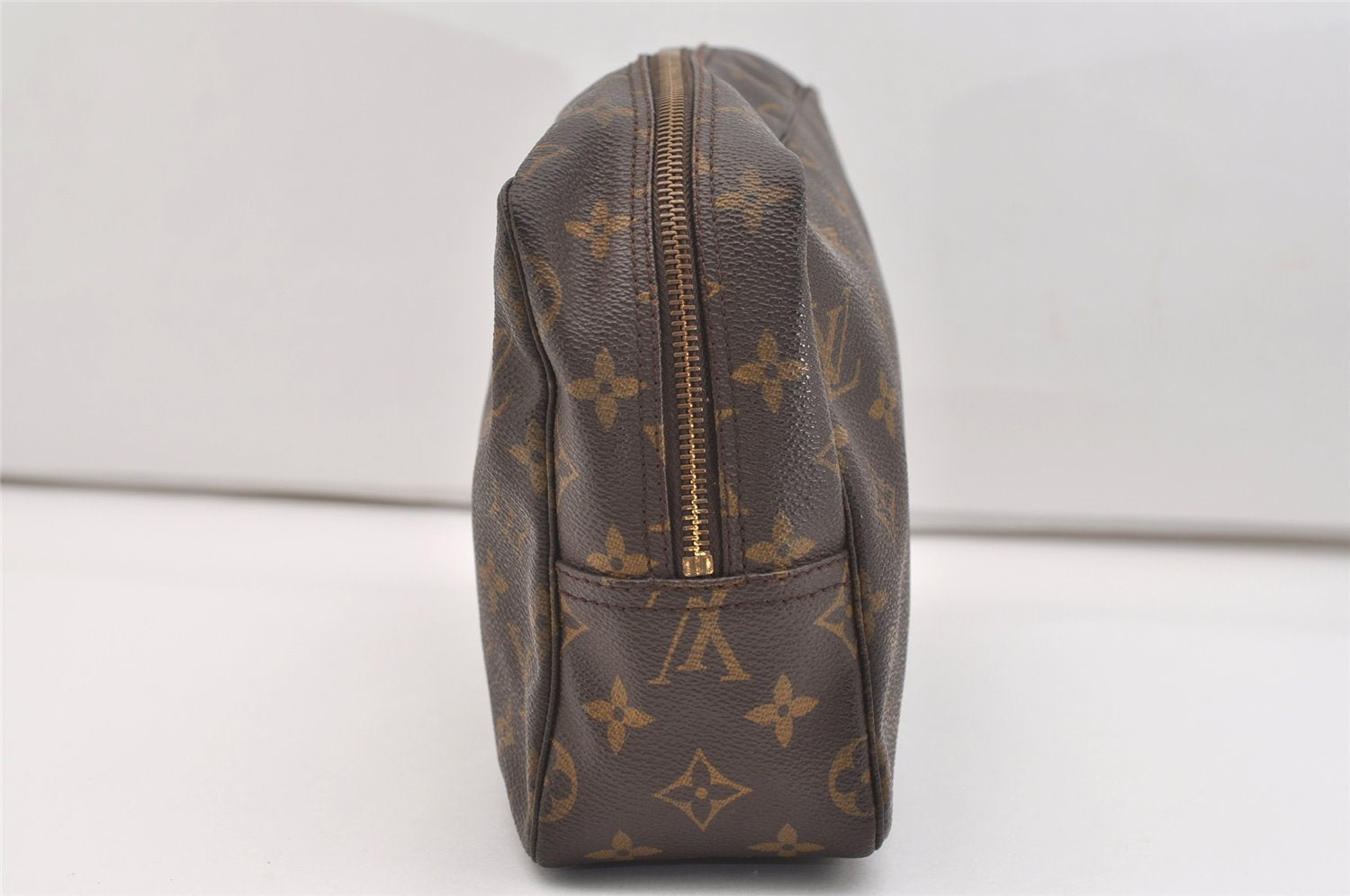 Auth Louis Vuitton Monogram Trousse Toilette 28 Clutch Hand Bag M47522 LV 5490J