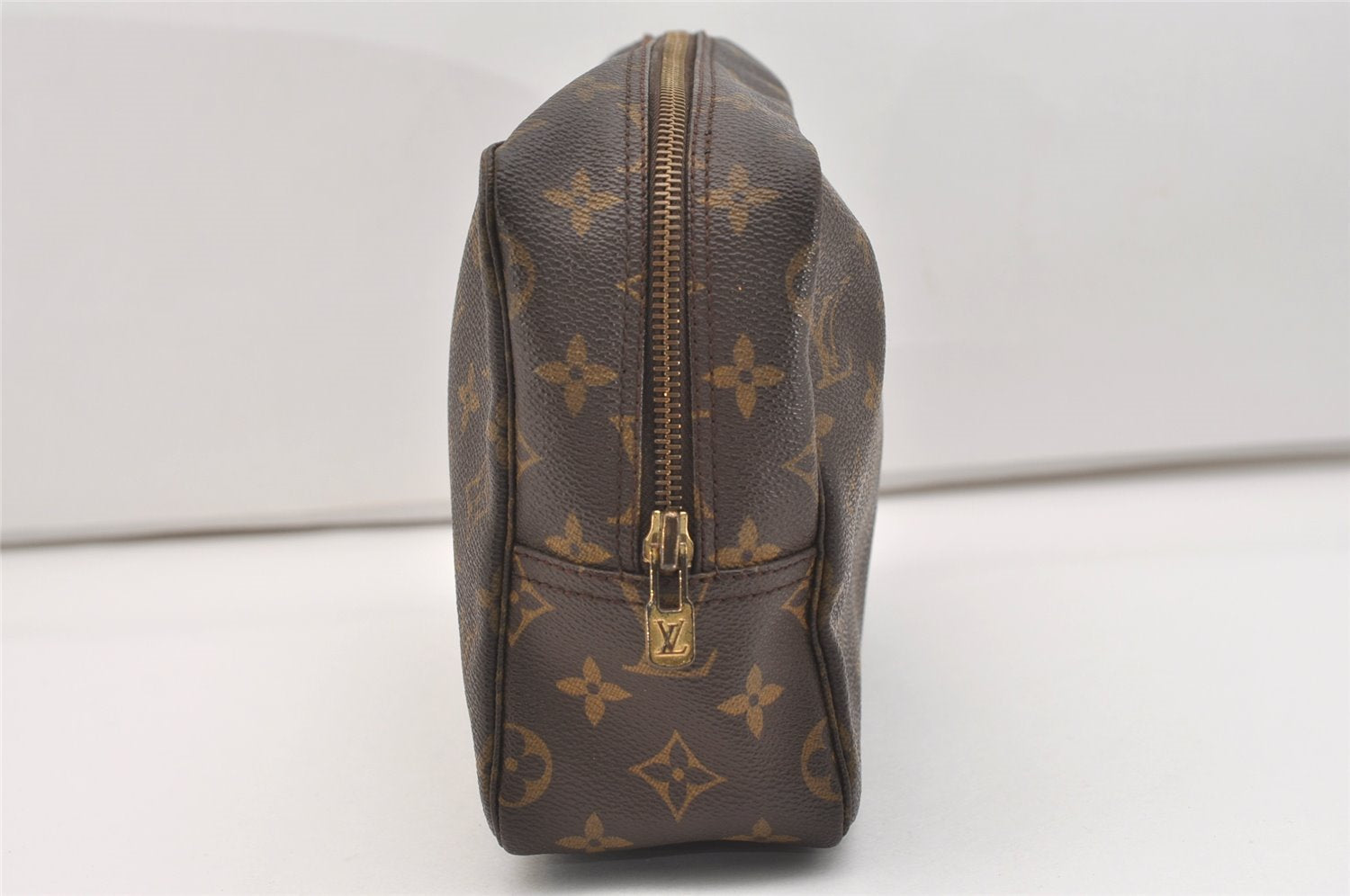 Auth Louis Vuitton Monogram Trousse Toilette 28 Clutch Hand Bag M47522 LV 5490J