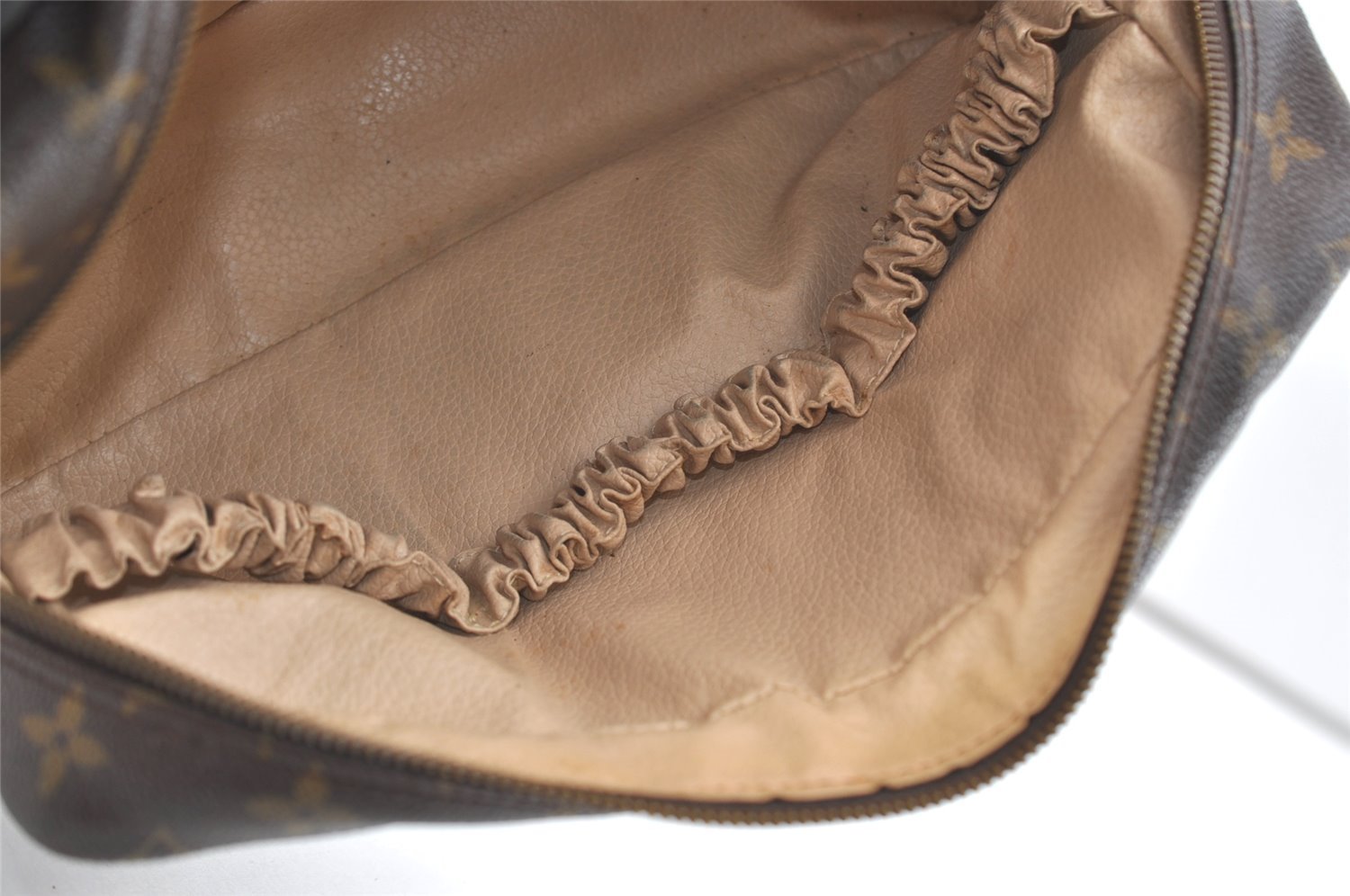 Auth Louis Vuitton Monogram Trousse Toilette 28 Clutch Hand Bag M47522 LV 5490J