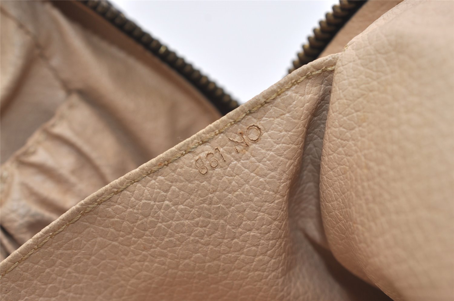 Auth Louis Vuitton Monogram Trousse Toilette 28 Clutch Hand Bag M47522 LV 5490J