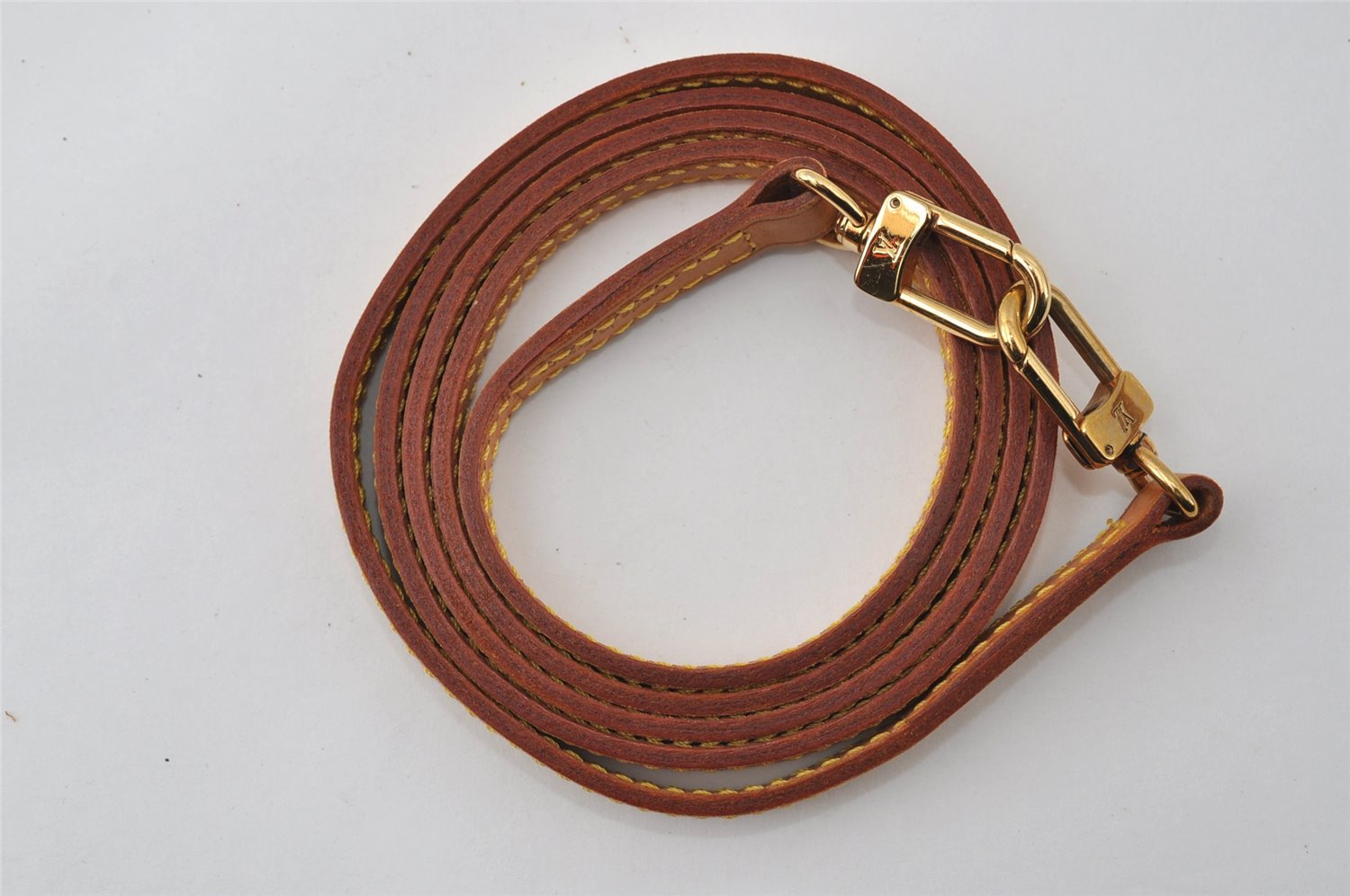 Authentic Louis Vuitton Leather Shoulder Strap Beige 46.9